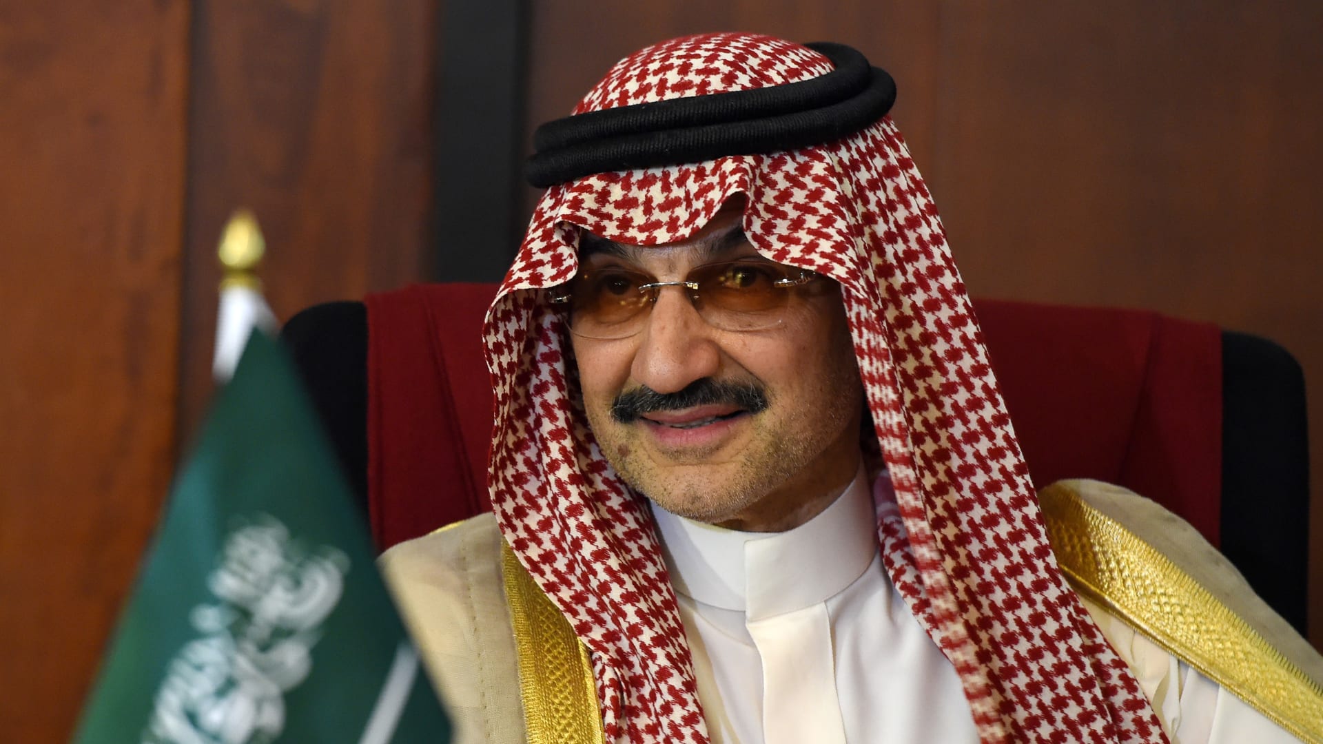 بعد سجال بين الأمير السعودي ورجل الأعمال.. الوليد بن طلال يعلق على استحواذ إيلون ماسك على تويتر