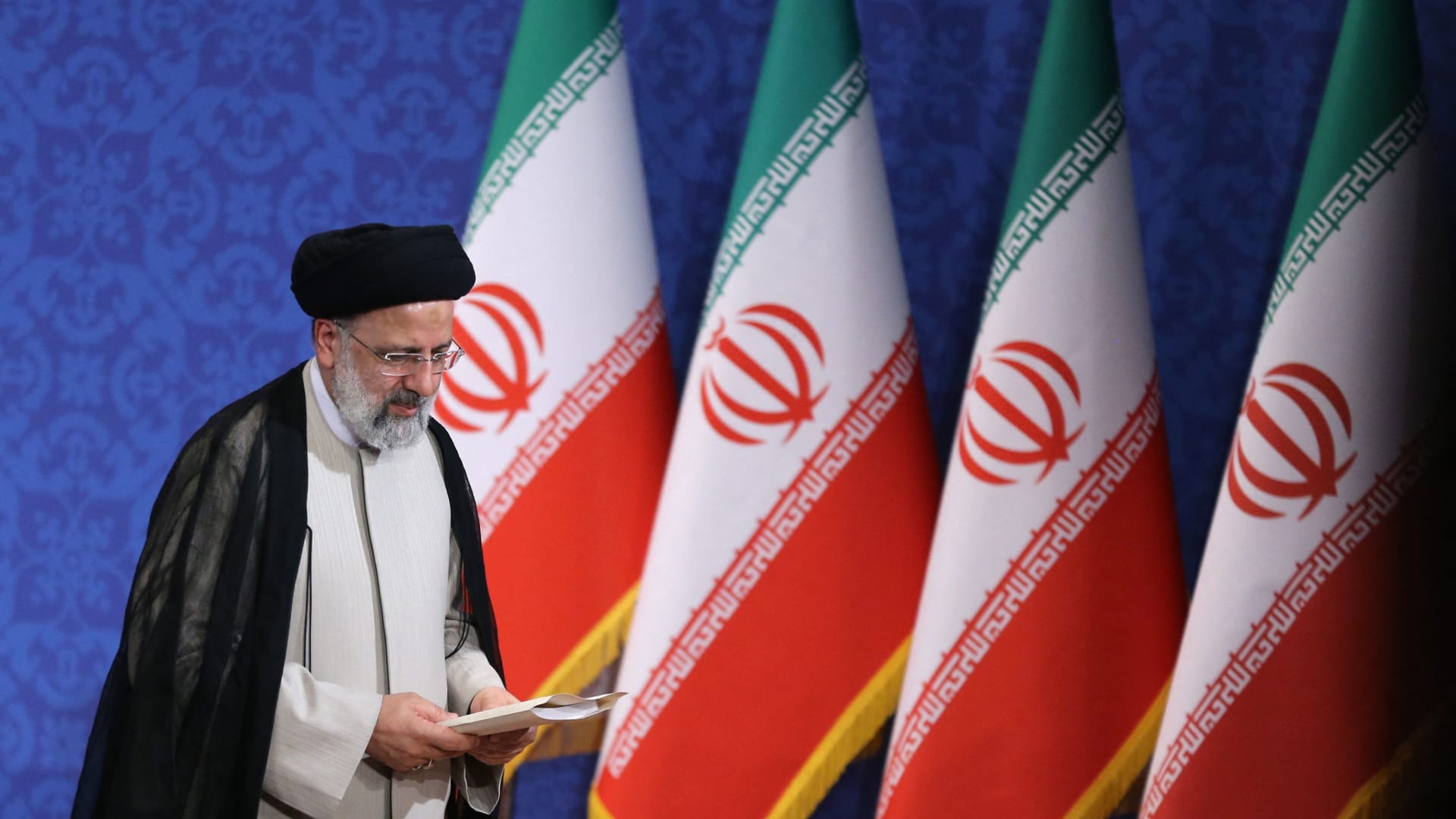 رئيس إيران يوجه رسالة شكر لخليفة بن زايد ويأمل بتنمية علاقات البلدين