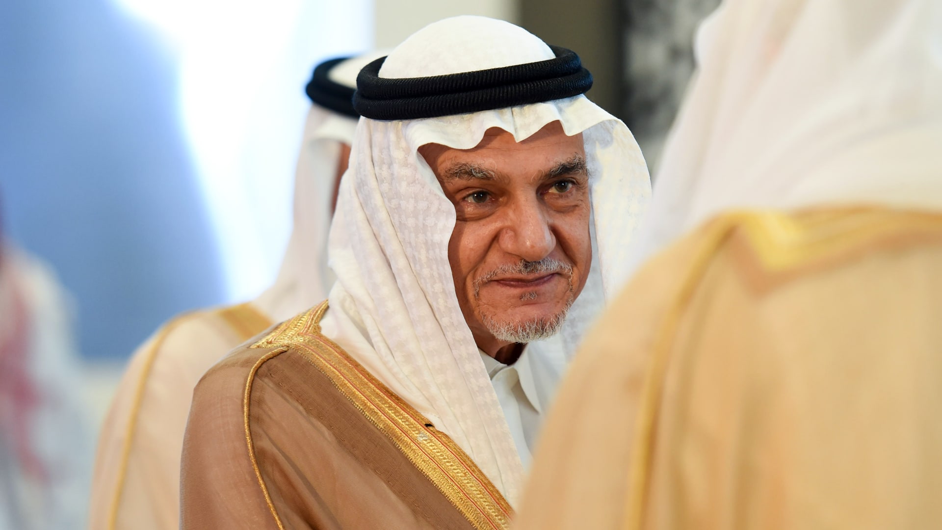 السعودية.. تفاعل على فيديو تركي الفيصل وإعلانه إصابة أمير مكة بـ"الداء العسر"
