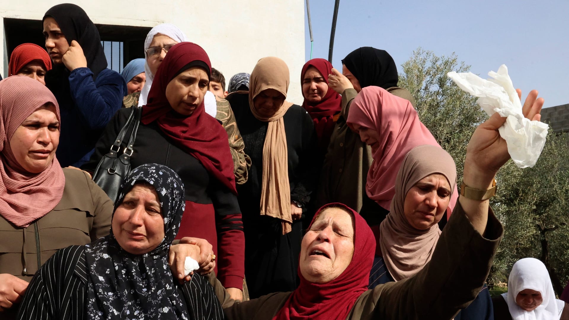 مقتل فلسطينيتين في حادثتين منفصلتين برصاص القوات الإسرائيلية مع استمرار التوترات