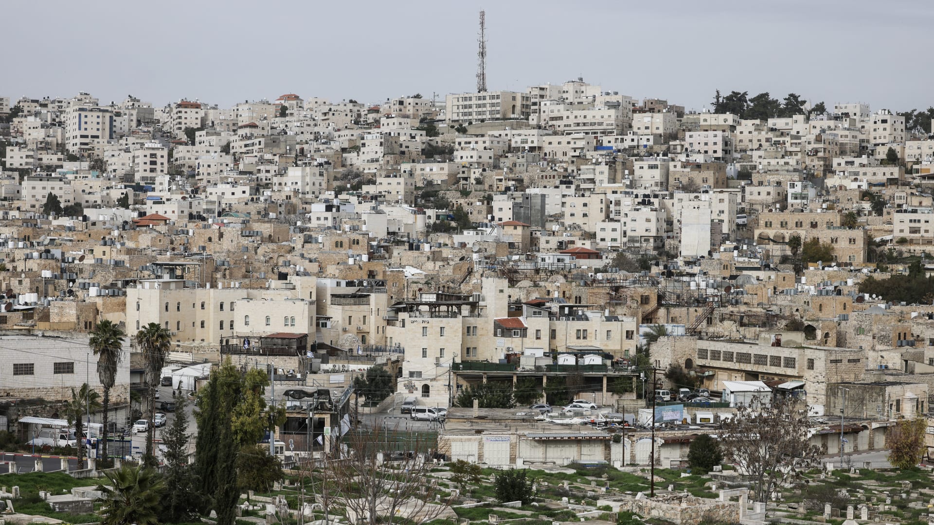 وسط ردود فعل عربية.. مراقبون يعلقون على قرار إسرائيل بشأن أراضي الضفة الغربية