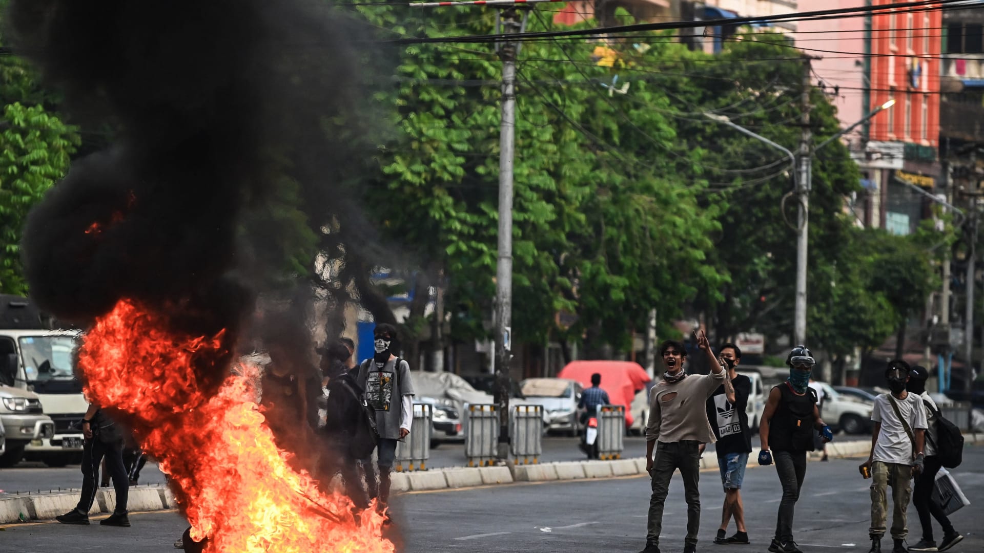 كيف استخدم المتظاهرون الإنترنت لتنظيم صفوفهم وسط أحداث العنف في ميانمار؟