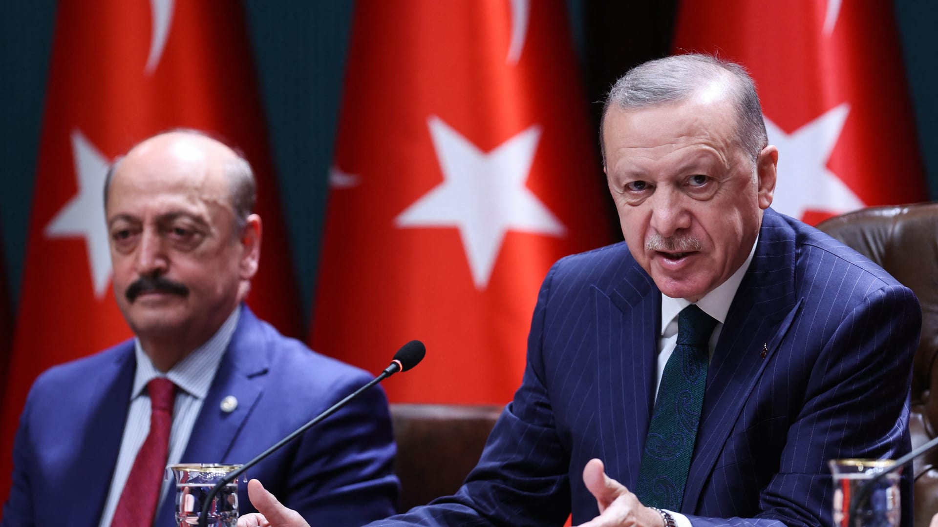 تدهور الليرة التركية.. قد تكلف أردوغان صناديق الاقتراع والأتراك وحدهم يتحملون الوطأة