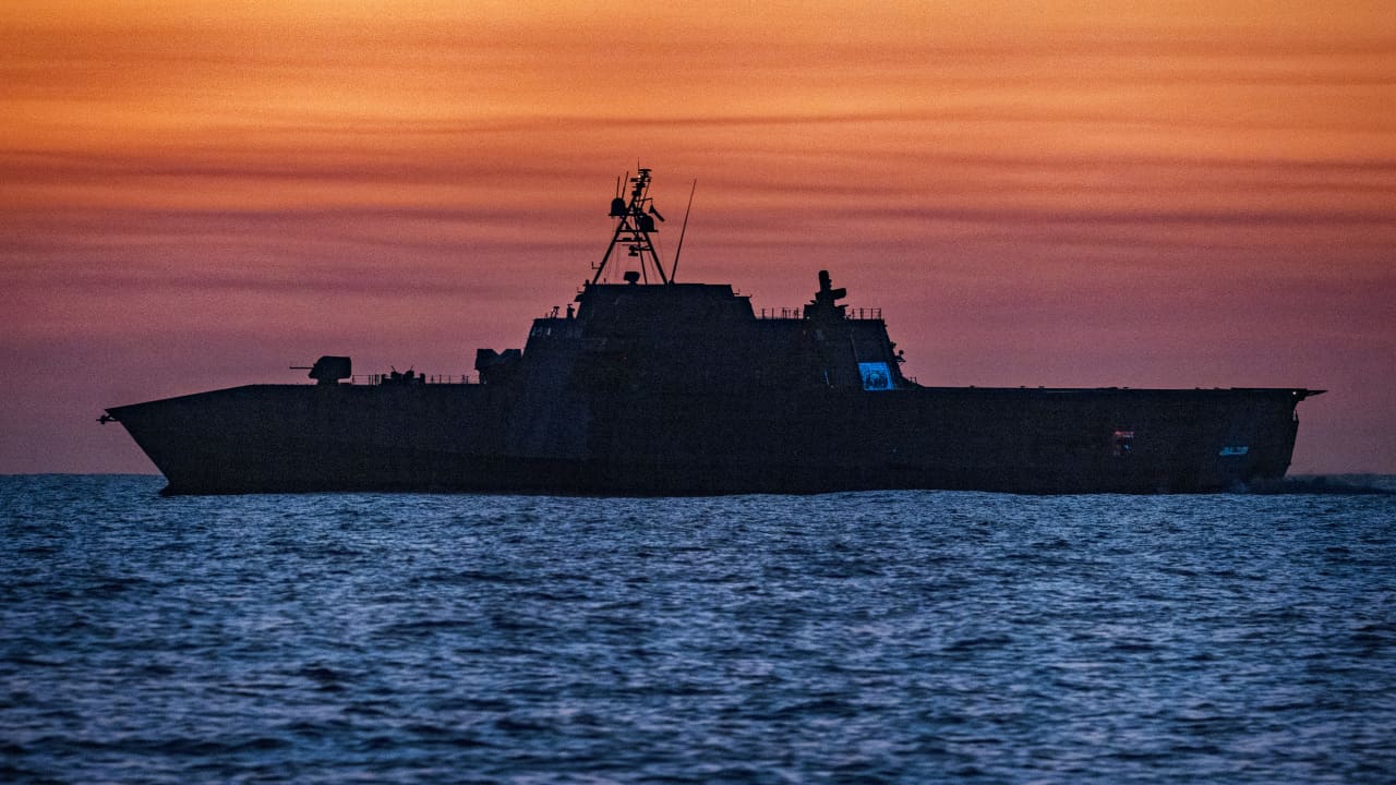 البحرية الأمريكية تكشف لـCNN ملابسات اندلاع حريق في سفينة كانت متجهة إلى غزة