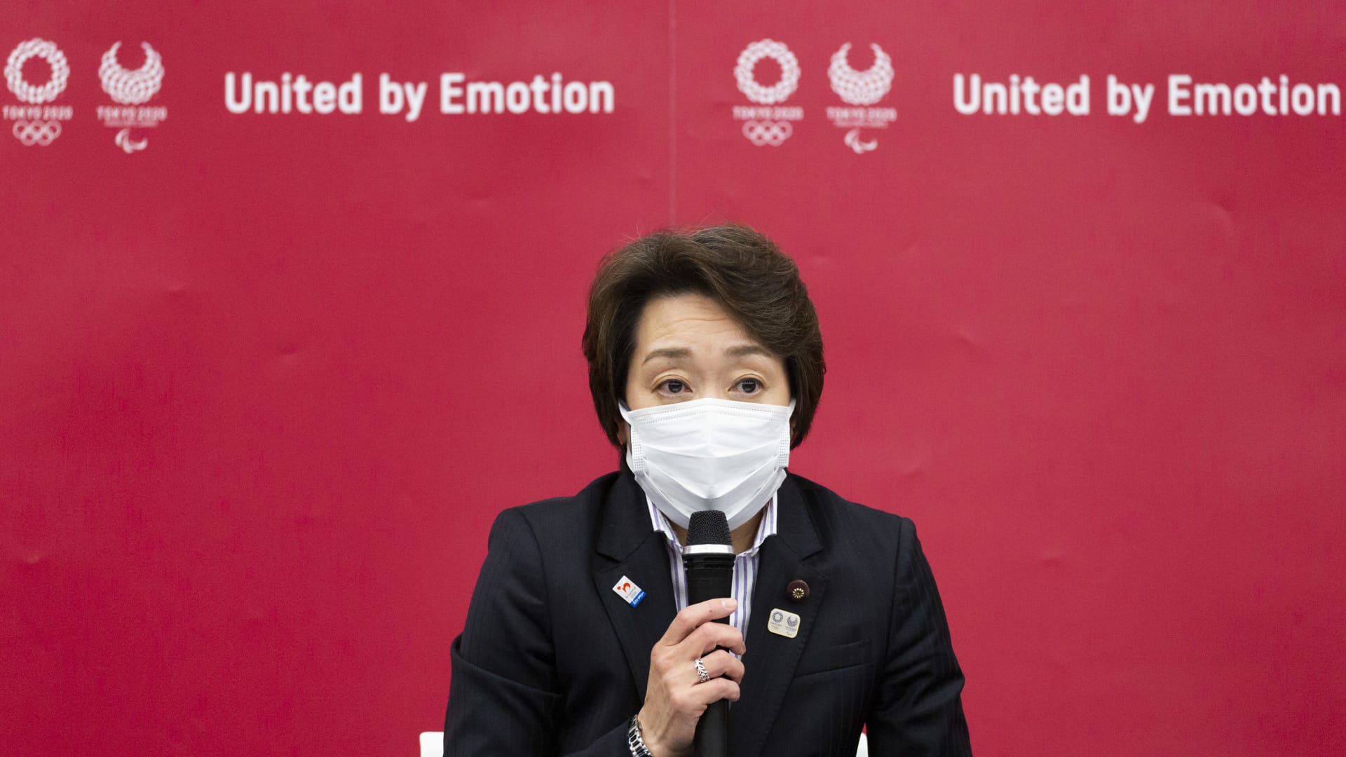 رئيس لجنة تنظيم أولمبياد طوكيو يعتذر عن "تعليقات غير لائقة" بحق النساء