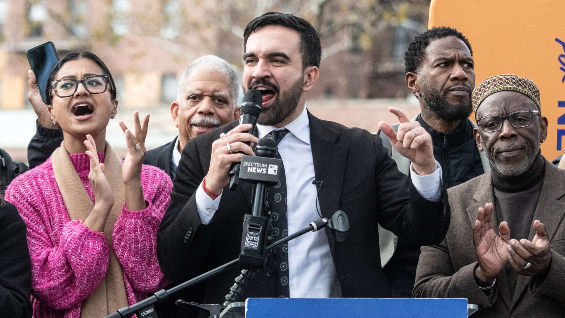 أول تعليق من ترامب على نتائج الانتخابات وتوقع فوز ممداني ليكون أول مسلم يتولى منصب عمدة نيويورك - CNN Arabic