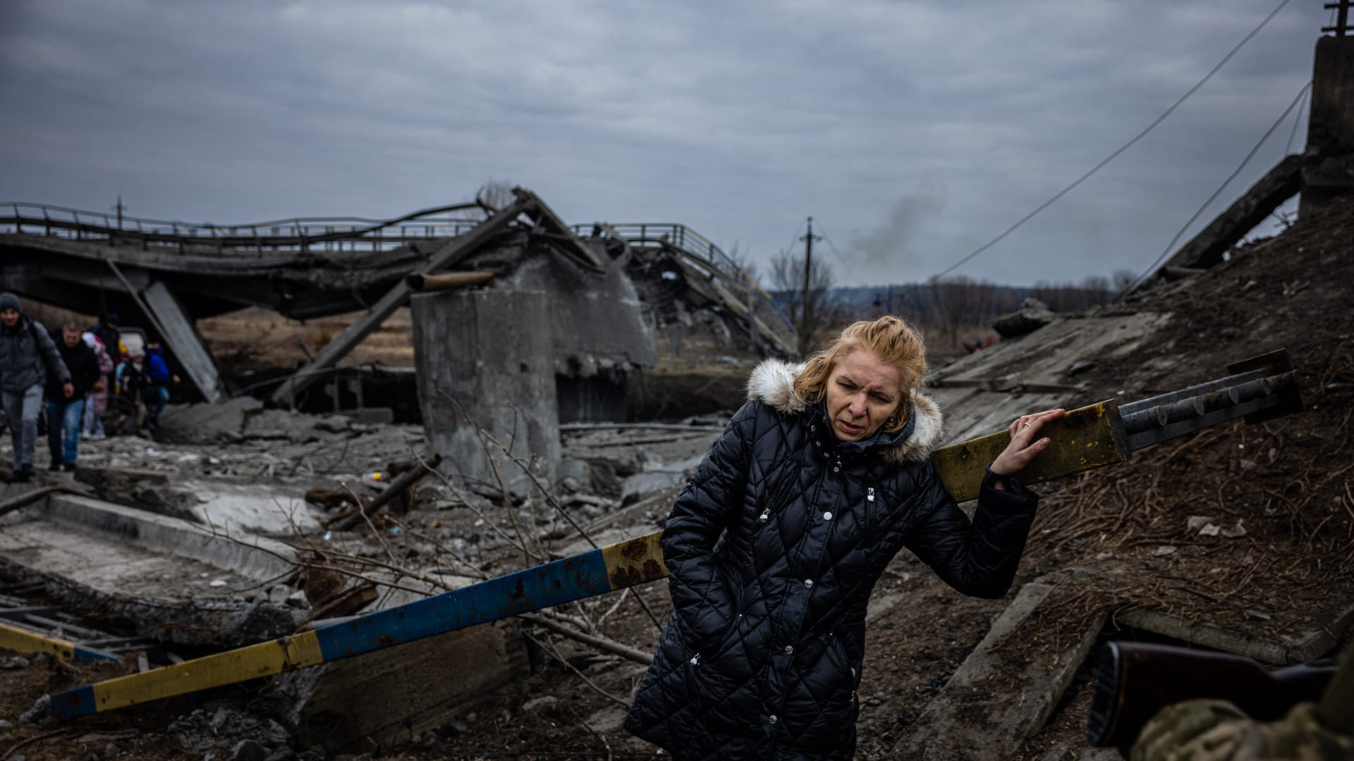 عمدة مدينة أوكرانية يحذر من تسرب مادة الامونيا بسبب قصف روسي على منشأة كيماوية