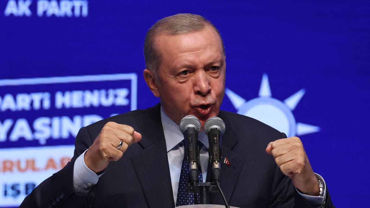 أردوغان يبدي انزعاجه "بشدة" من طريقة طرح عضوية السويد في الناتو