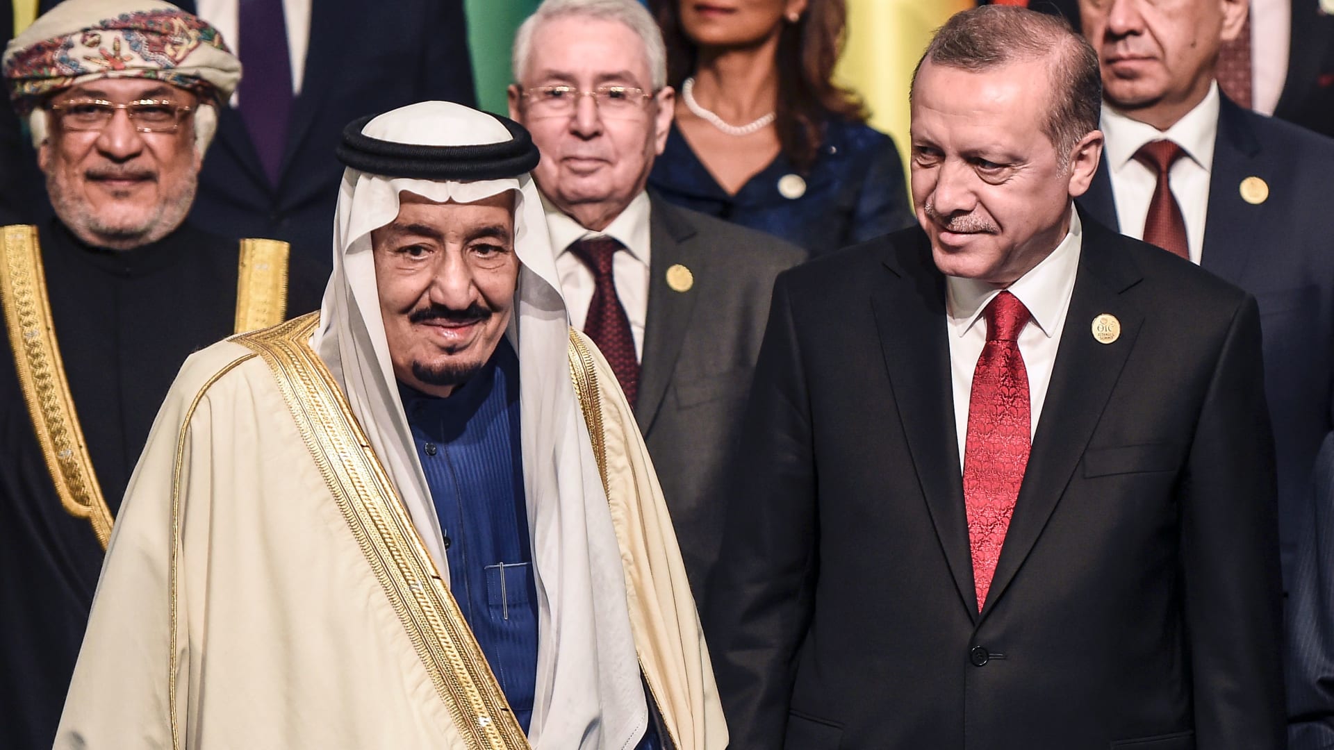 بالصور.. أردوغان يلتقي الملك سلمان بعد وصوله إلى جدة 2 211162