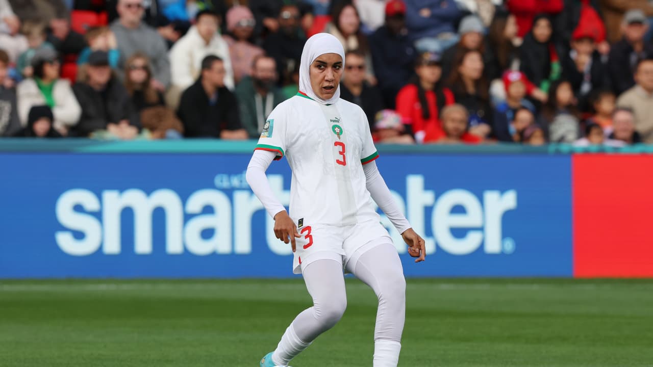 رئيس "فيفا" يعلّق على ارتداء المغربية نهيلة بنزينة الحجاب في كأس العالم للسيدات