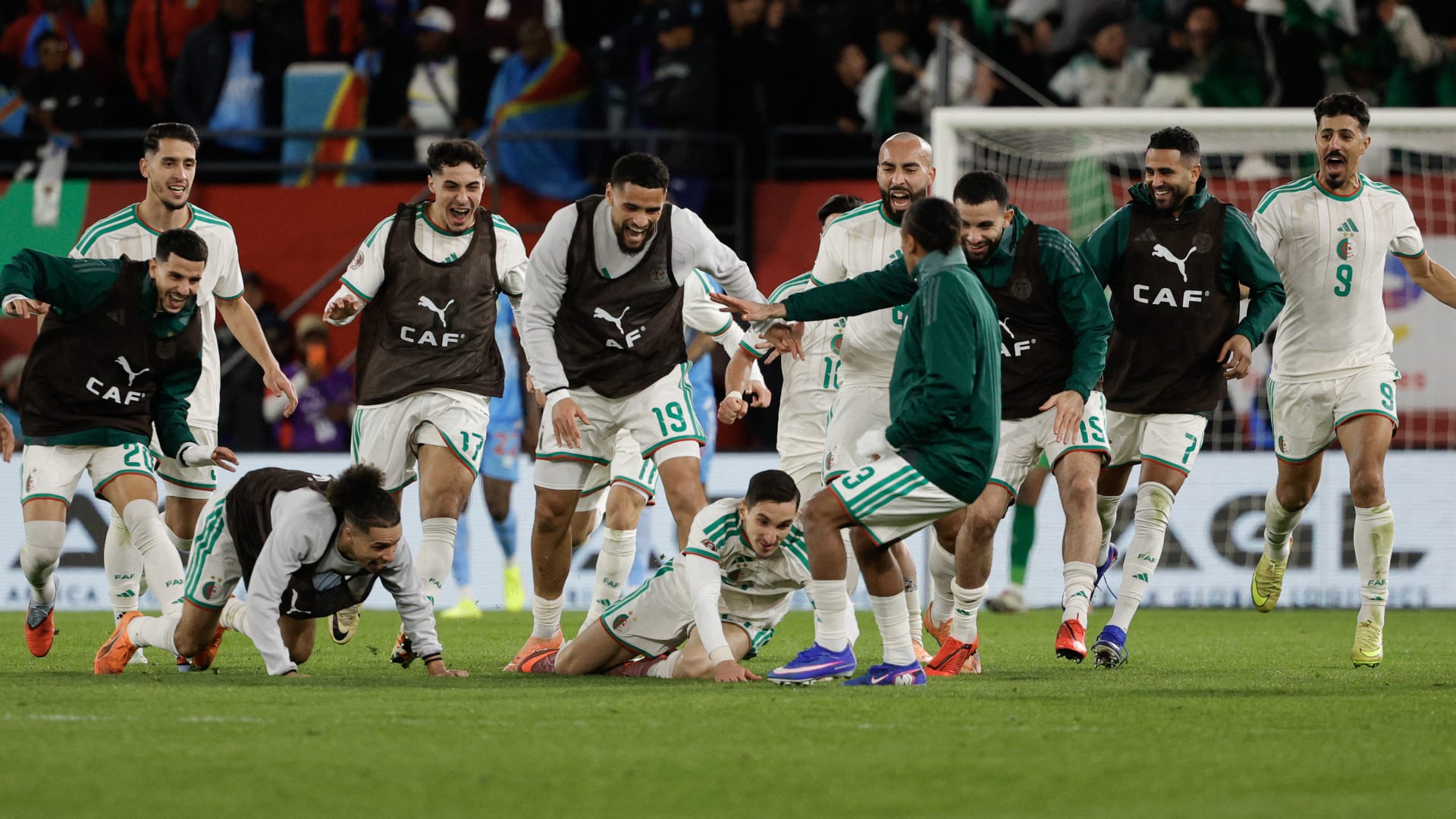 في "الوقت القاتل".. الجزائر تهزم الكونغو الديمقراطية وتبلغ ربع نهائي كأس إفريقيا