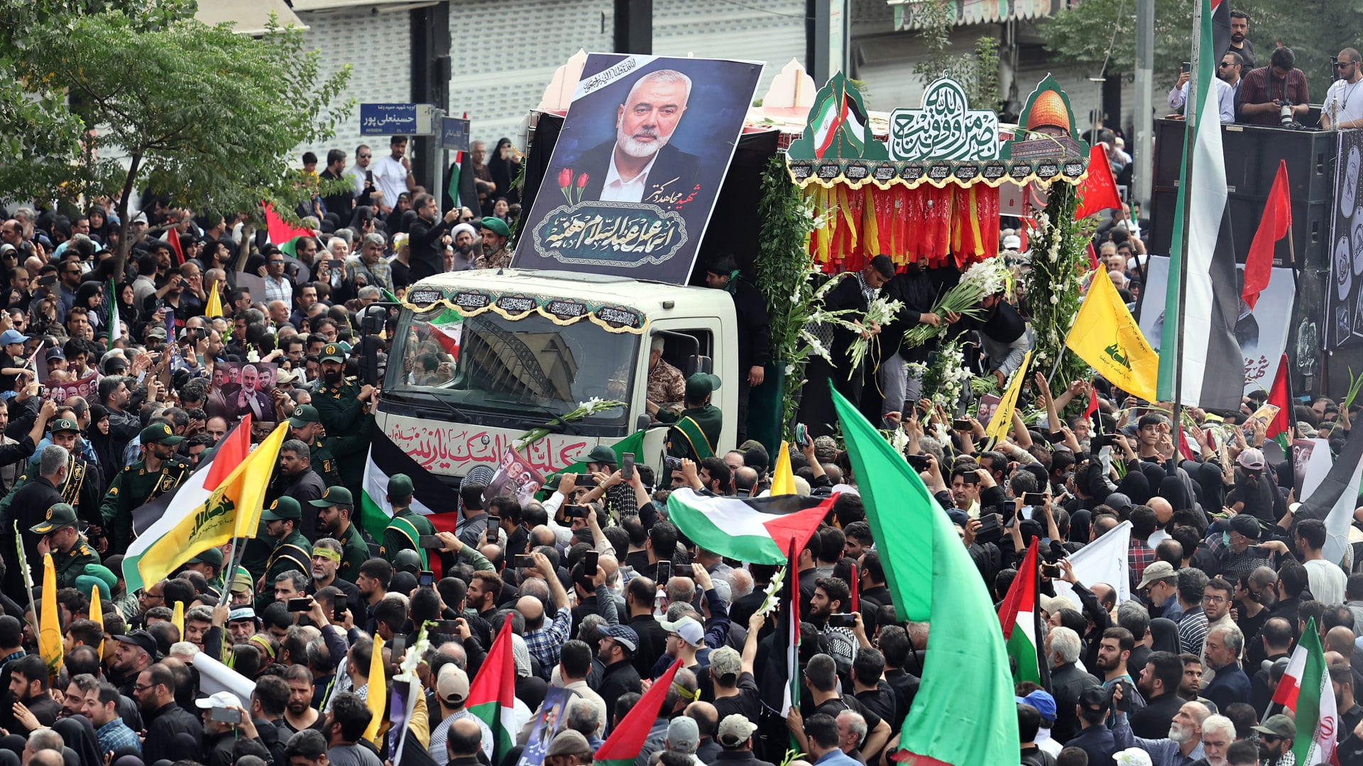 لماذا يشكل اغتيال هنية في طهران “إحراجًا كبيرًا" لإيران وما خيارات الرد المتاحة لها؟ مراسل CNN يحلل