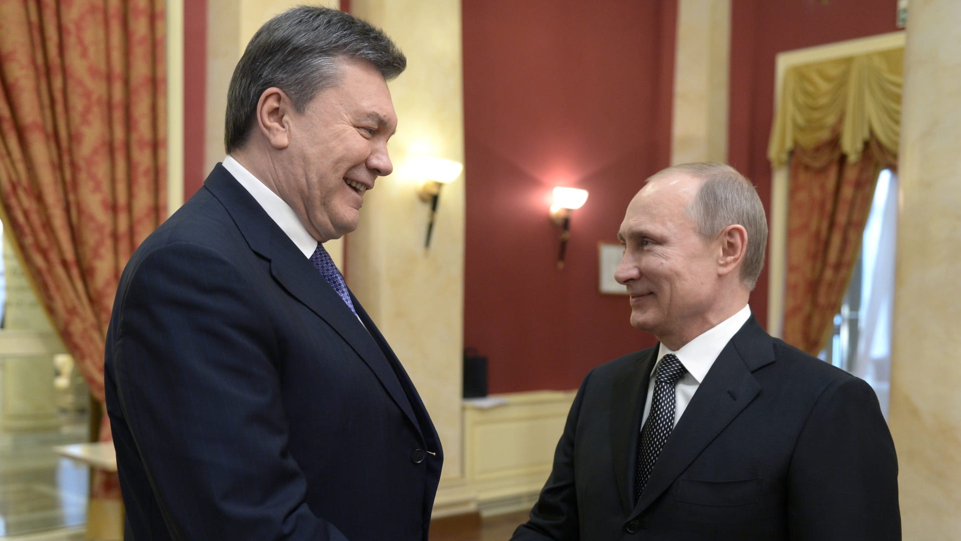 صورة أرشيفية للقاء سابق بين الرئيس الروسي والرئيس الأوكراني السابق