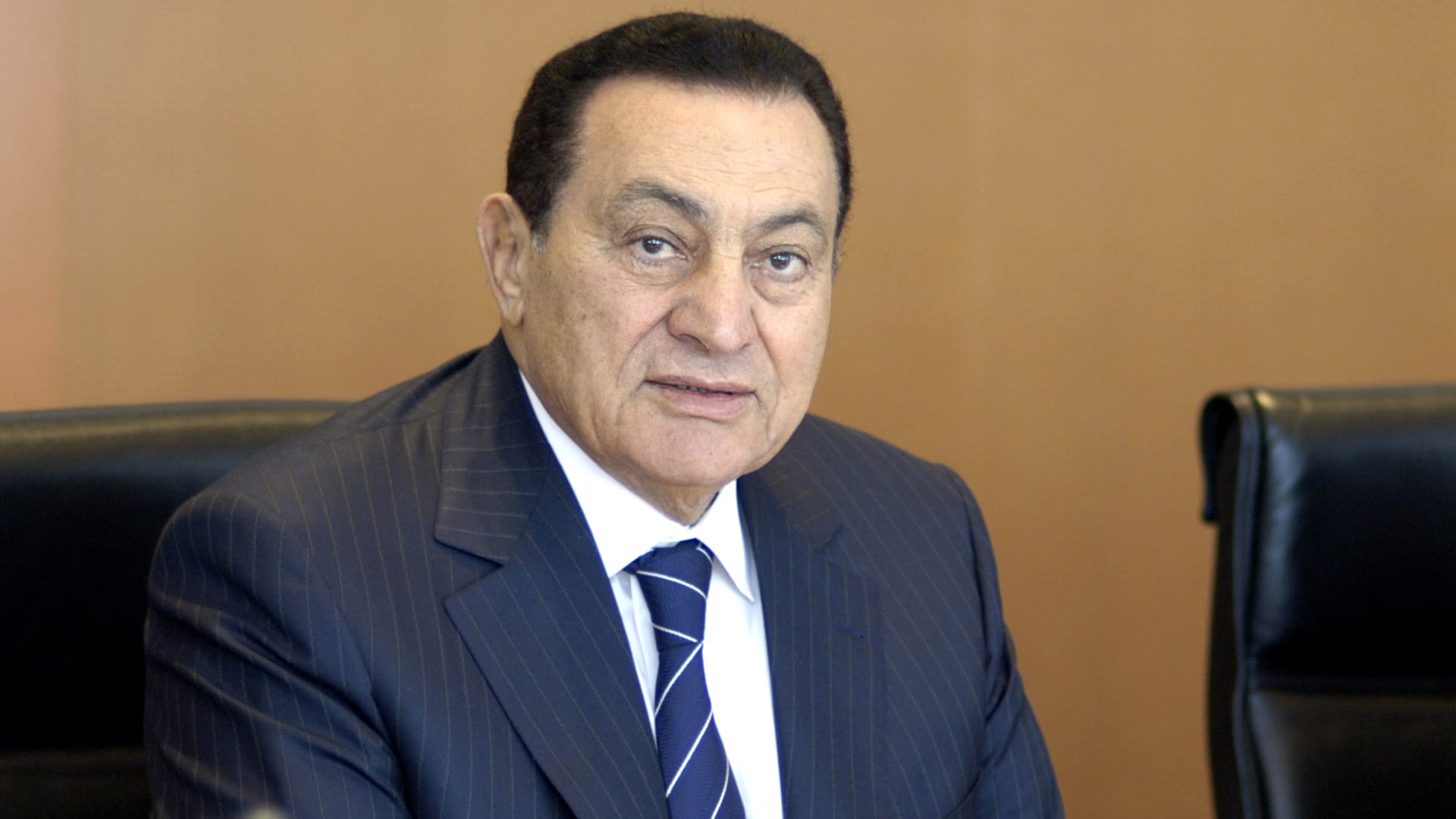 علاء مبارك يعيد نشر فيديو للرئيس الراحل يؤكد فيه دعمه لـ"غير القادرين والغلابة"