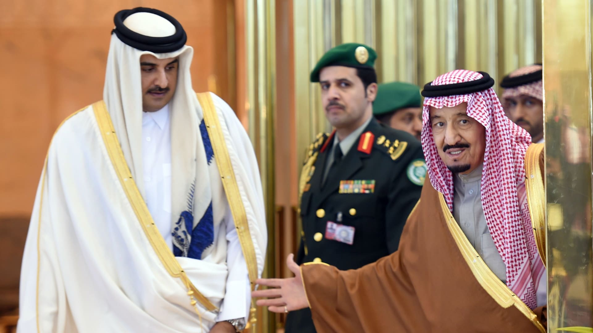 لقاء سابق بين العاهل السعودي و أمير قطر 