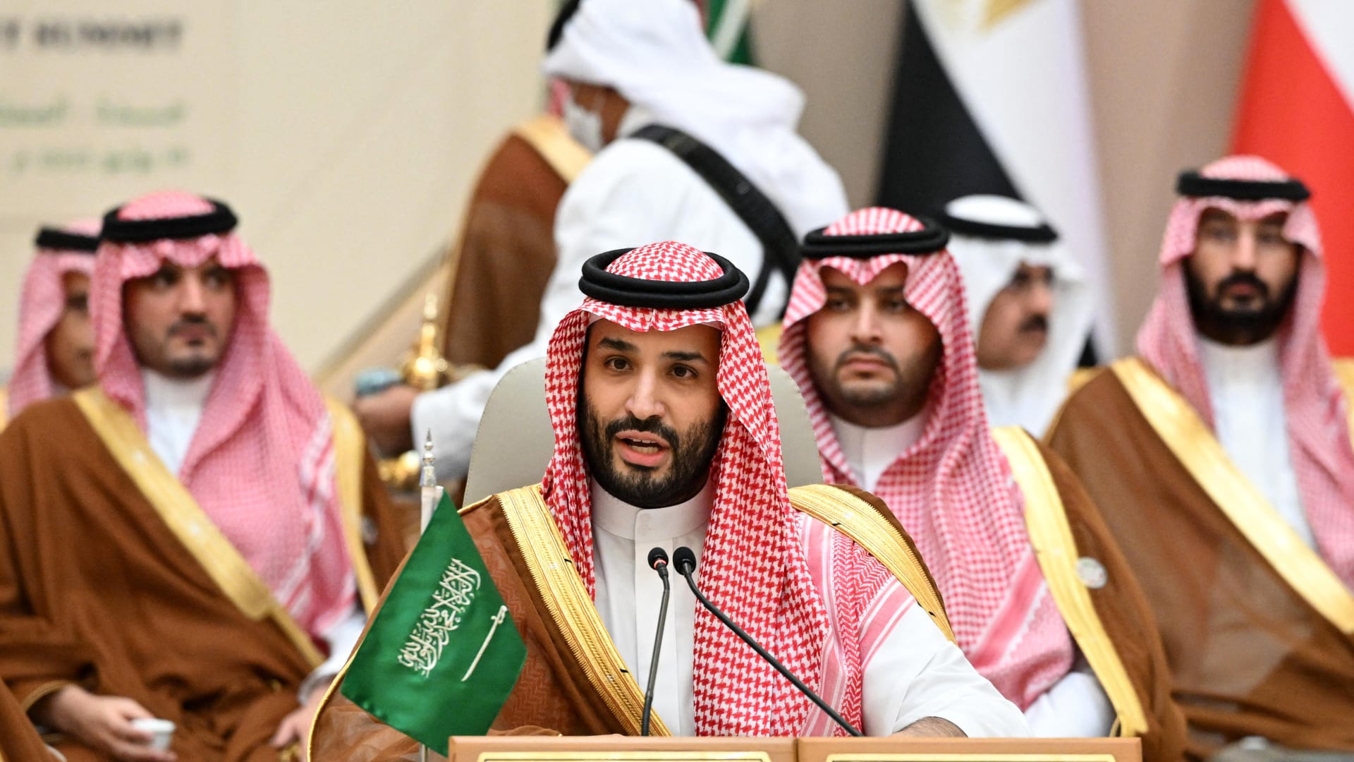 بعد انتقاده "سياسات غير واقعية".. محمد بن سلمان: السعودية ستنتج أكثر من 13 مليون برميل نفط يوميًا