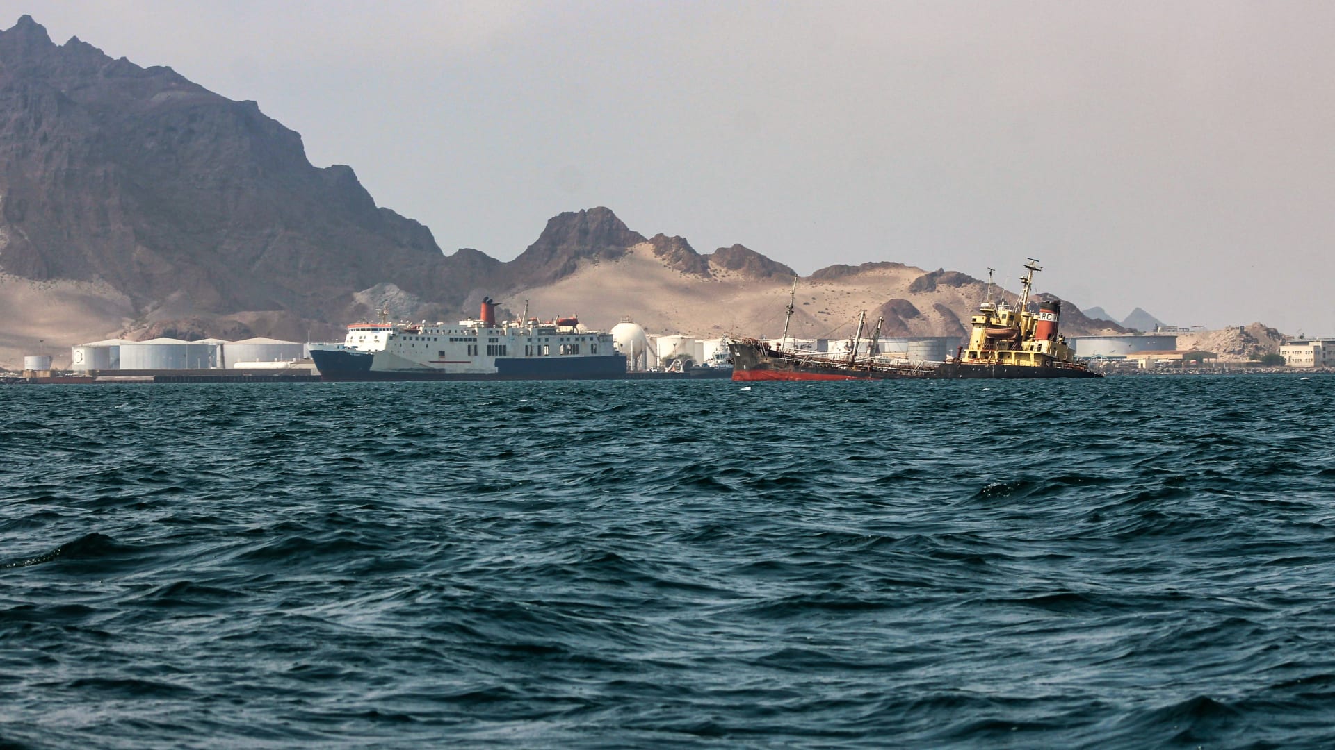 إدانة عربية للهجوم الحوثي على ميناء الضبة النفطي في اليمن