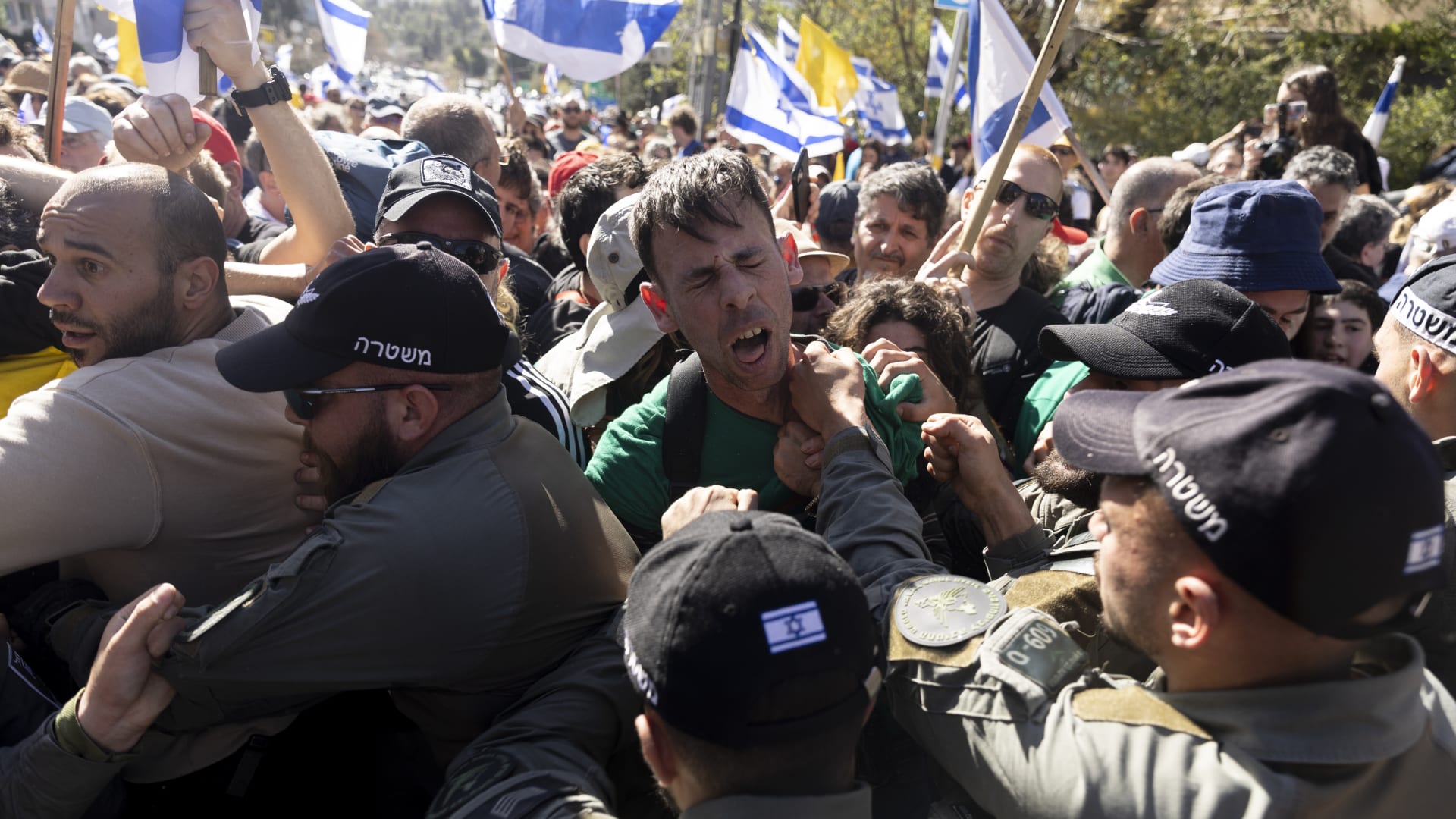 نتنياهو يواجه غضبا شديدا مع تفاقم الانقسامات في إسرائيل جراء تجدد حرب غزة