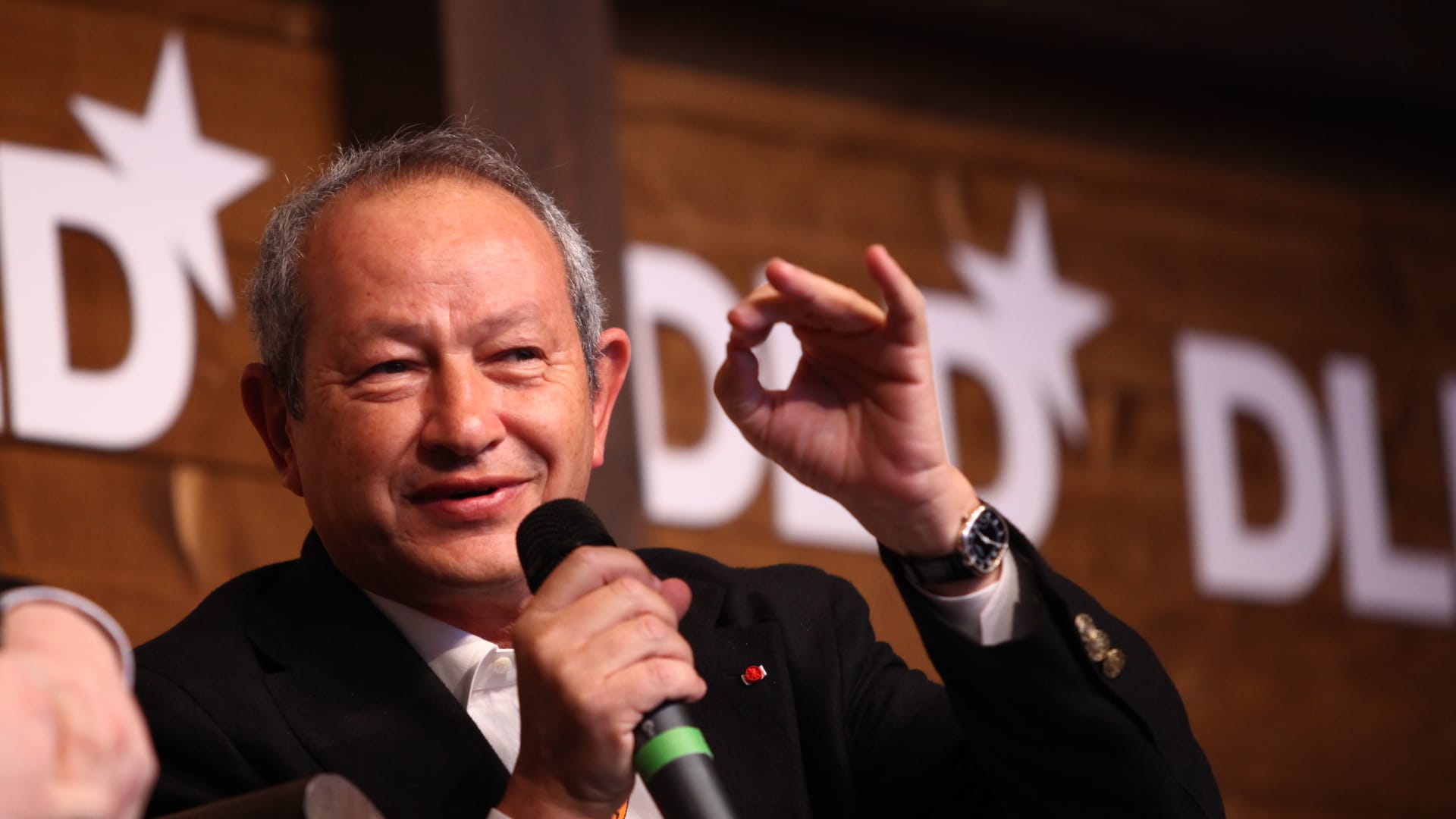 ضربات أمريكا على العراق وسوريا.. ساويرس يُعلق: "مباني فاضية والكل هرب" 1 ضربات أمريكا على العراق وسوريا.. ساويرس يُعلق: "مباني فاضية والكل هرب"