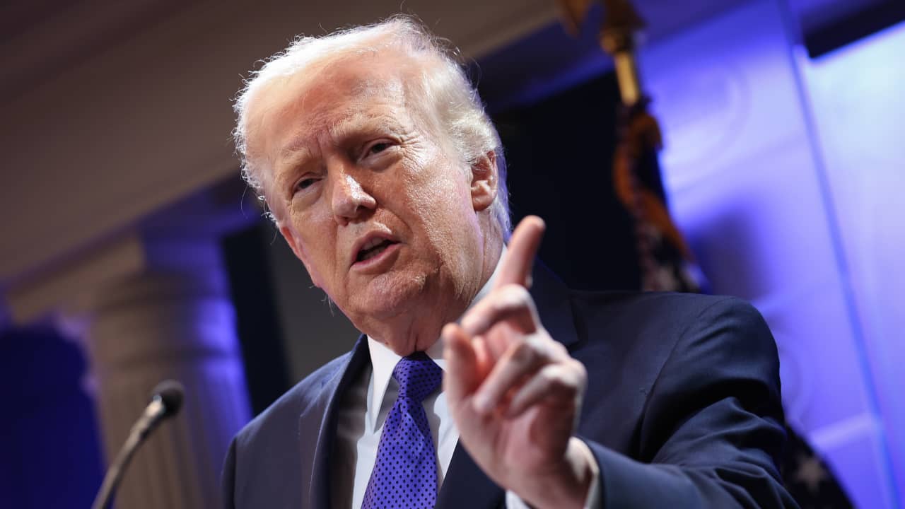 ترامب يطرح "السيناريو الأمثل" لانتقال السلطة في إيران بعد مقتل خامنئي