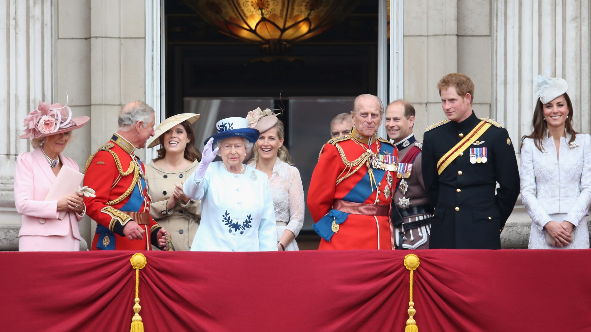 الأمير هاري يصل إلى بالمورال لوداع الملكة إليزابيث.. ومقارنة بيوم وفاة الملك جورج السادس عام 1952