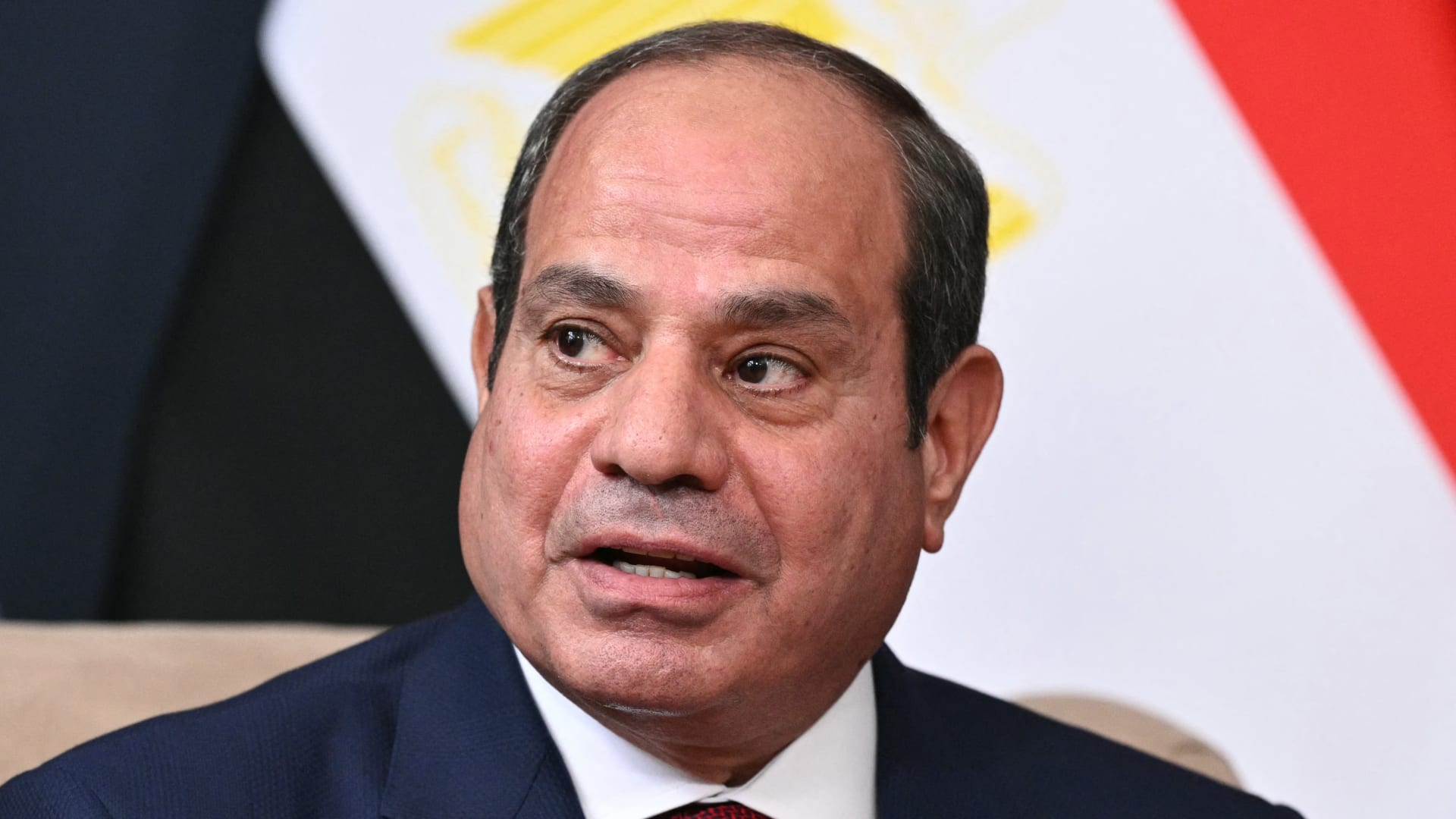 بعد أزمتها الصحية.. السيسي يفاجئ هبة مجدي خلال مشاركتها في احتفالية المولد النبوي