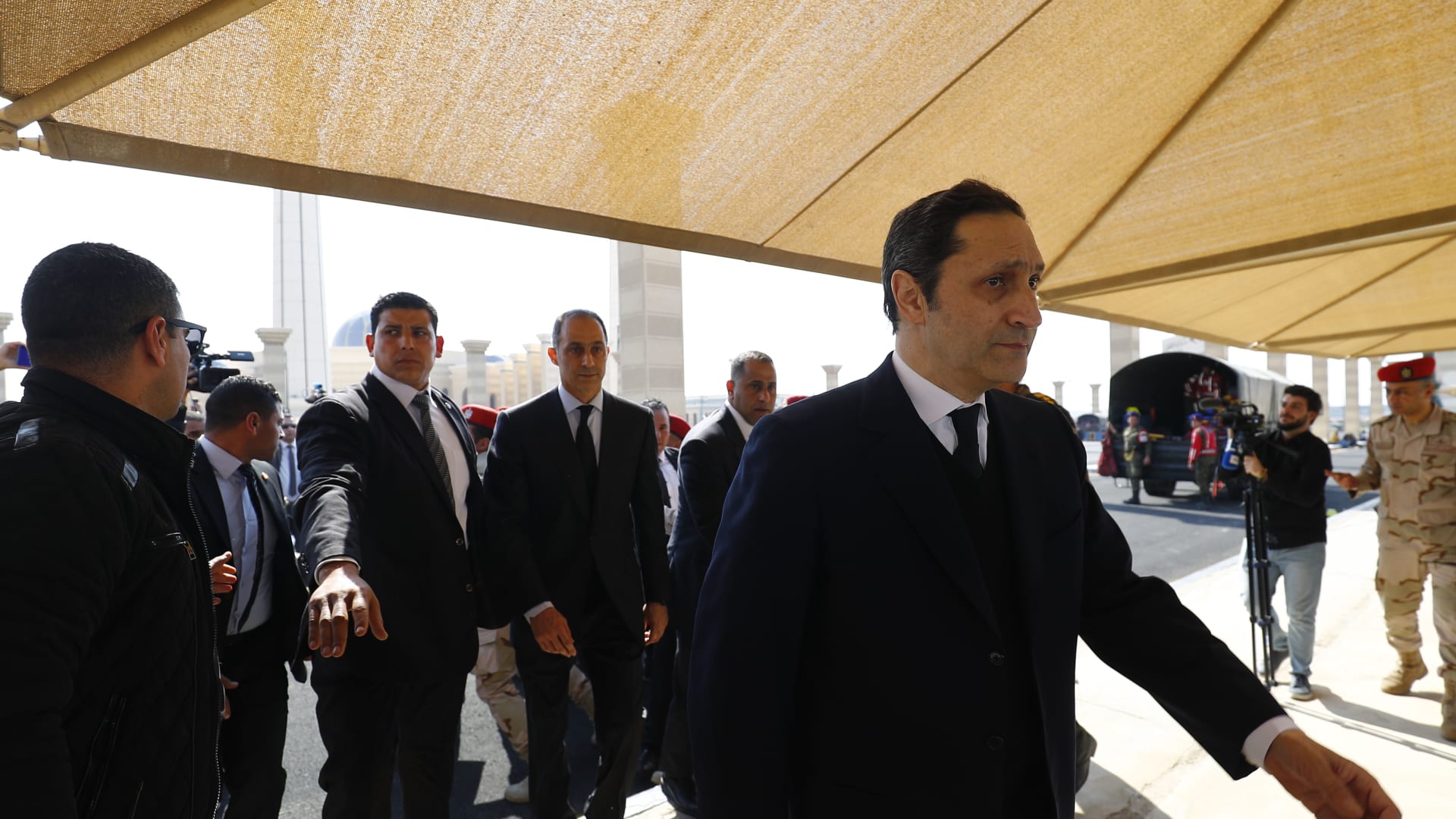 علاء مبارك يوجه انتقادات إلى عمرو أديب بعد إعلانه "وصيته"