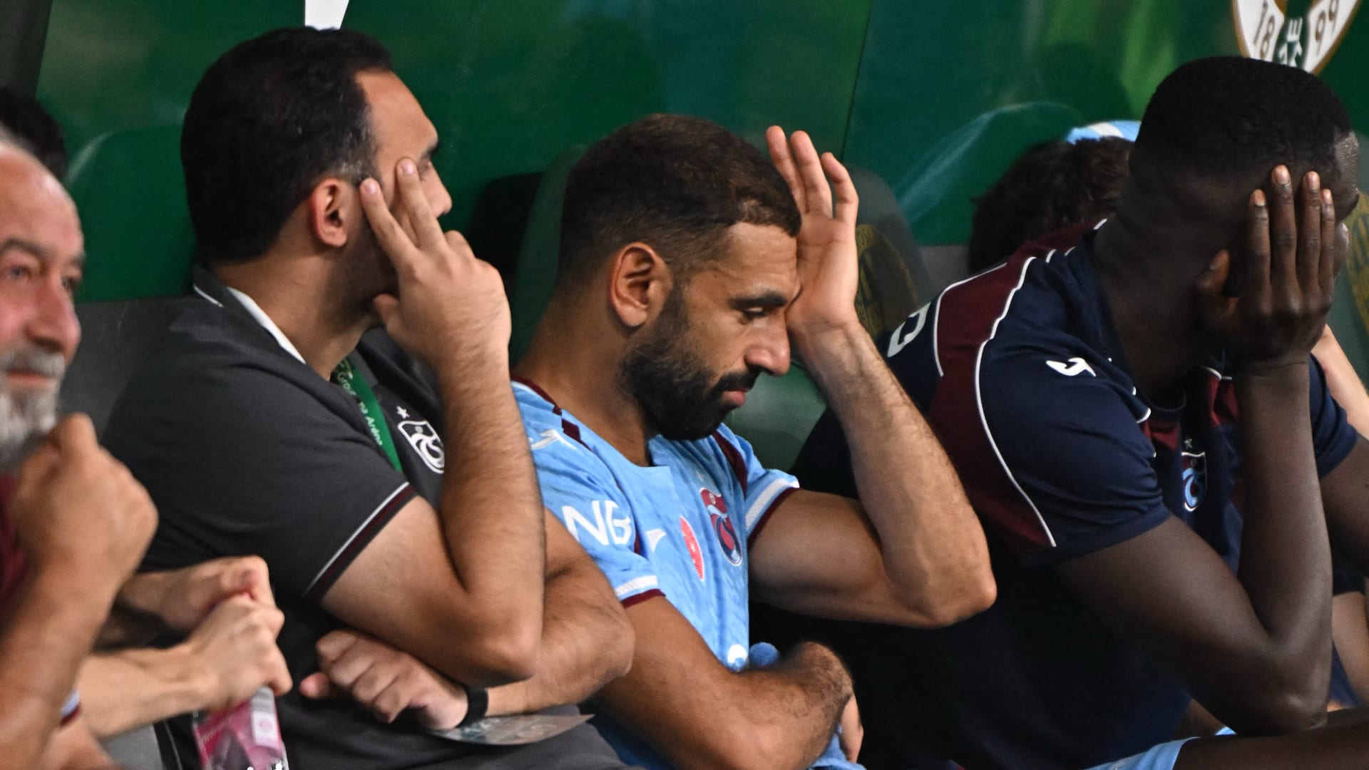 رأي.. عز الدين الكلاوي يكتب: مصائب محمد صلاح في تركيا لا تأتي فُرادى