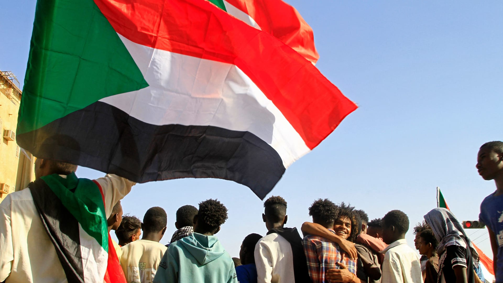 السودان بلد كبير جدًا.. ماهي التحديات التي قد تواجهها أي قوات أجنبية تحاول إجلاء مواطنيها؟