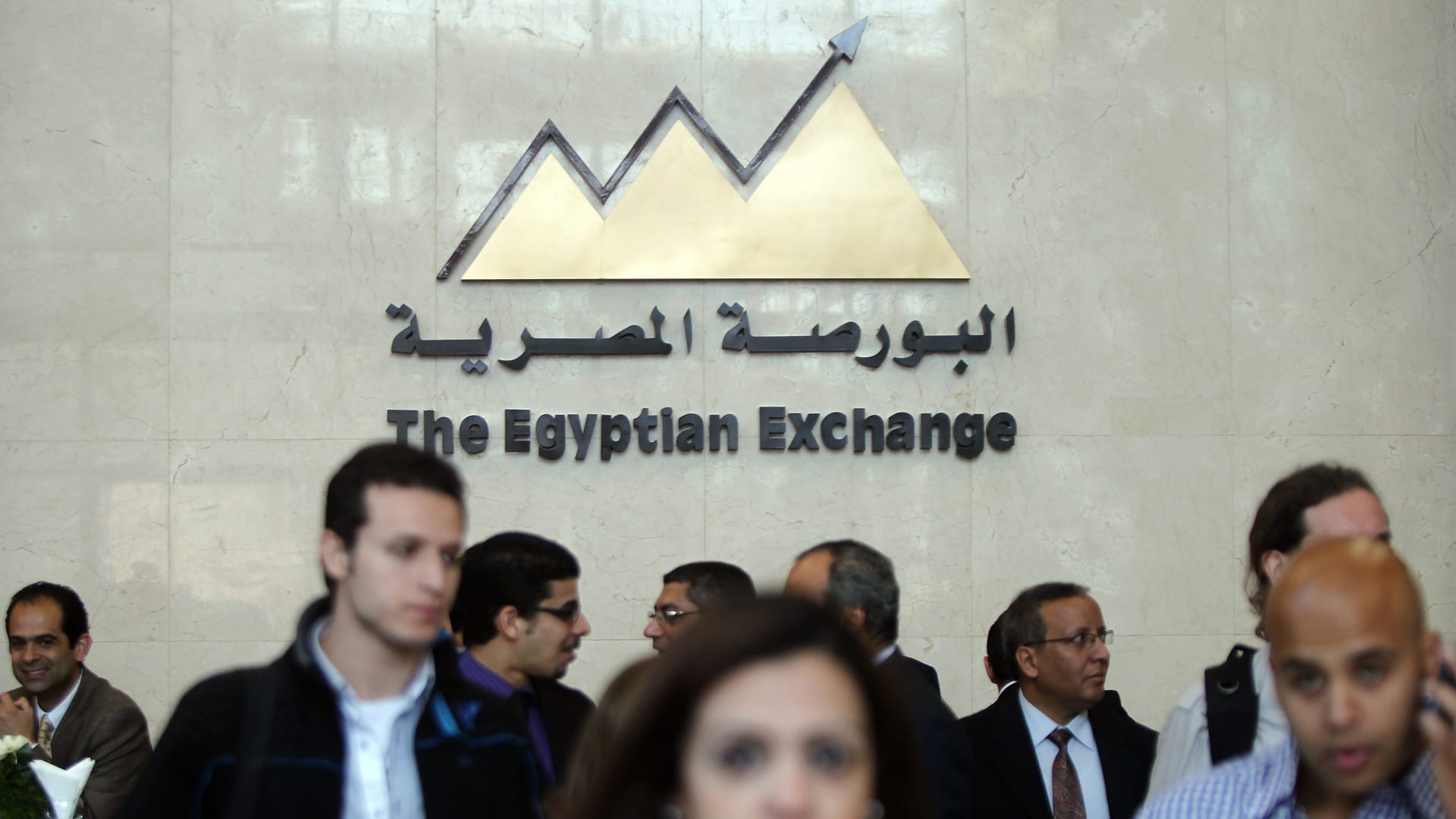 صور تعبيرية من مبنى البورصة المصرية 
