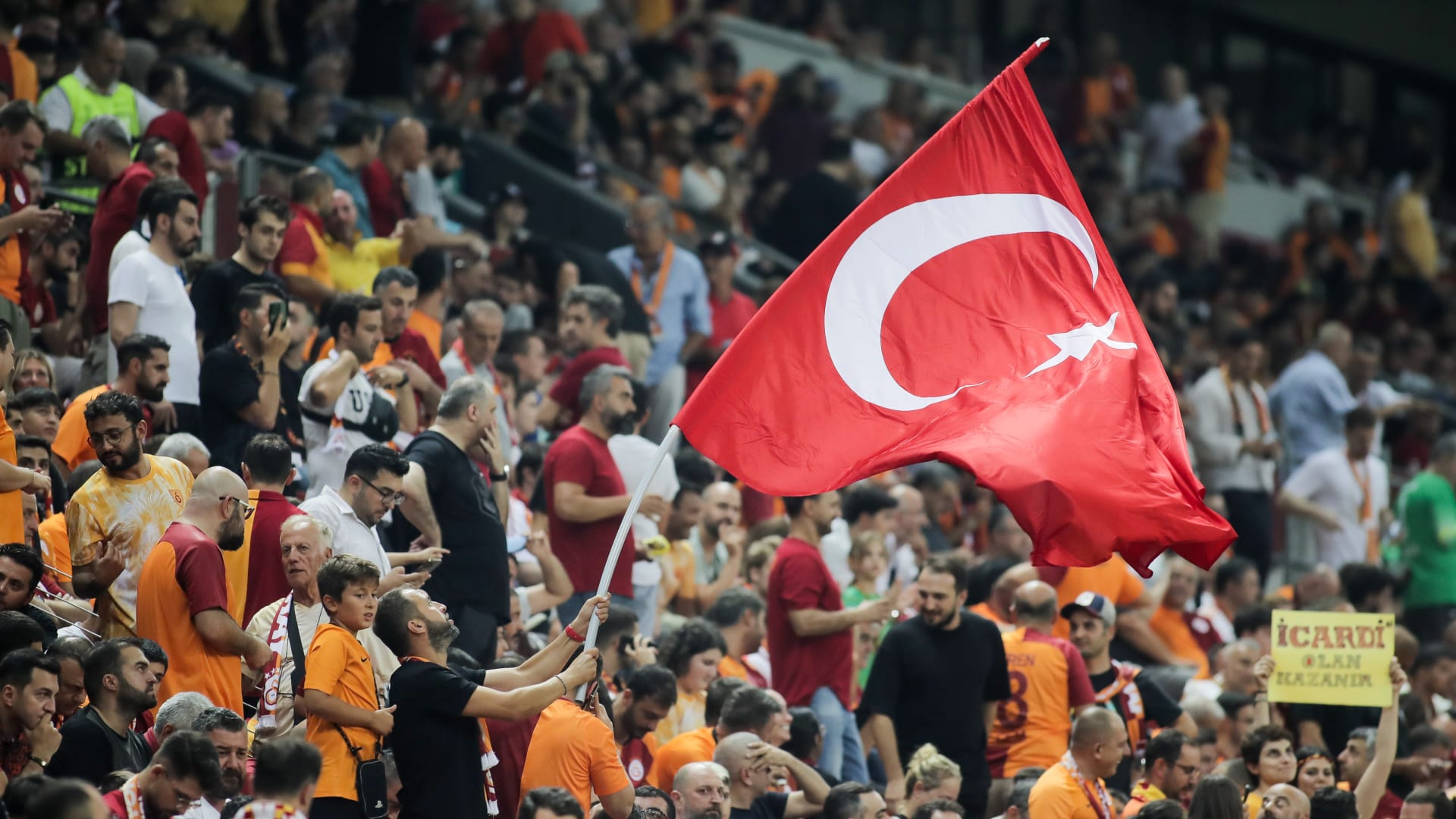 بعد واقعة ضرب الحكم.. الكشف عن موعد استئناف نشاط كرة القدم في تركيا