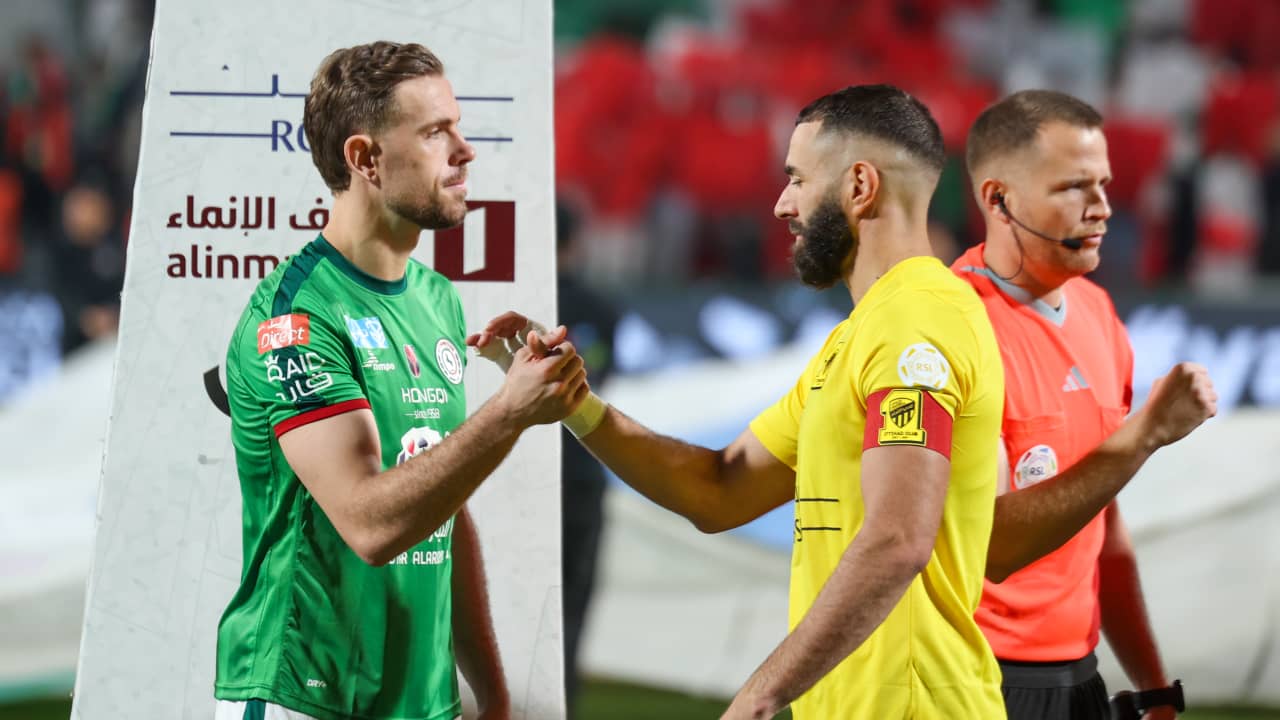 هكذا علّق حساب الدوري السعودي على لقطة تجمع بنزيما وهندرسون