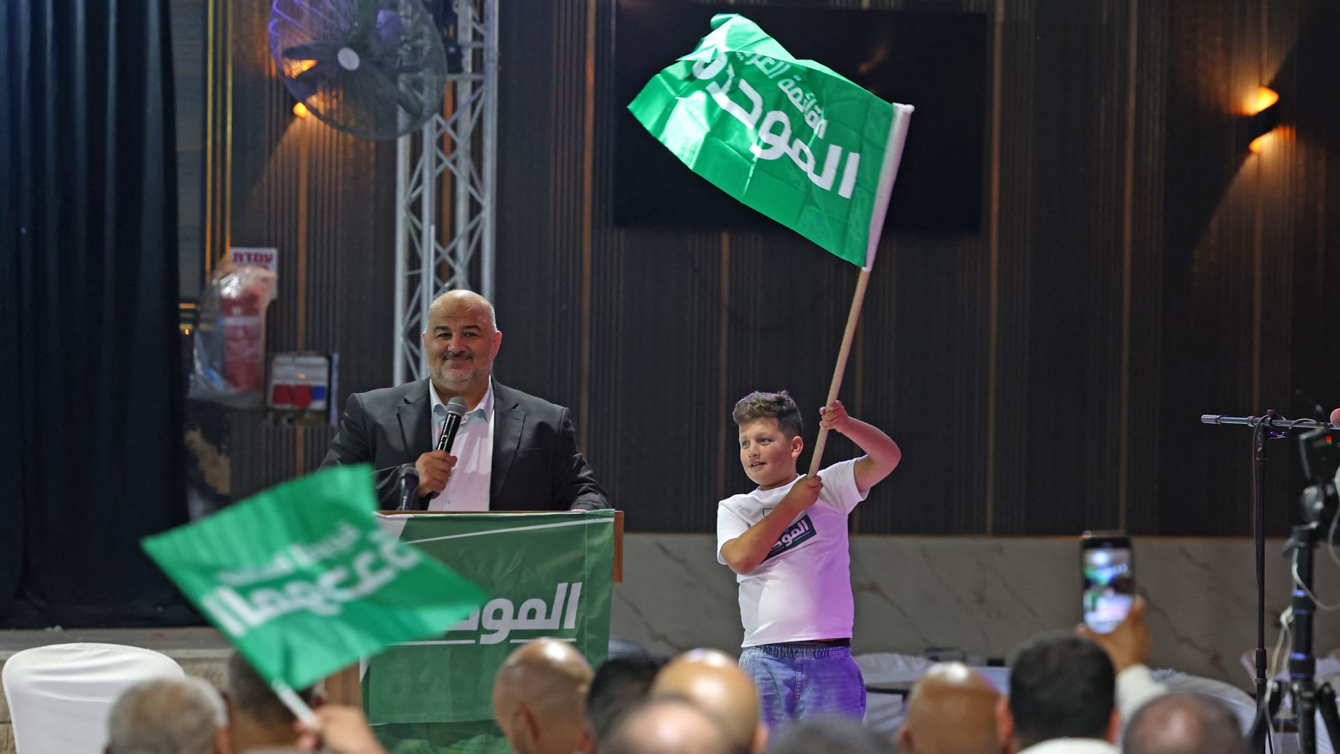 الأحزاب العربية تحتفل بعد مؤشرات على تحقيق تمثيل "قياسي" في الكنيست