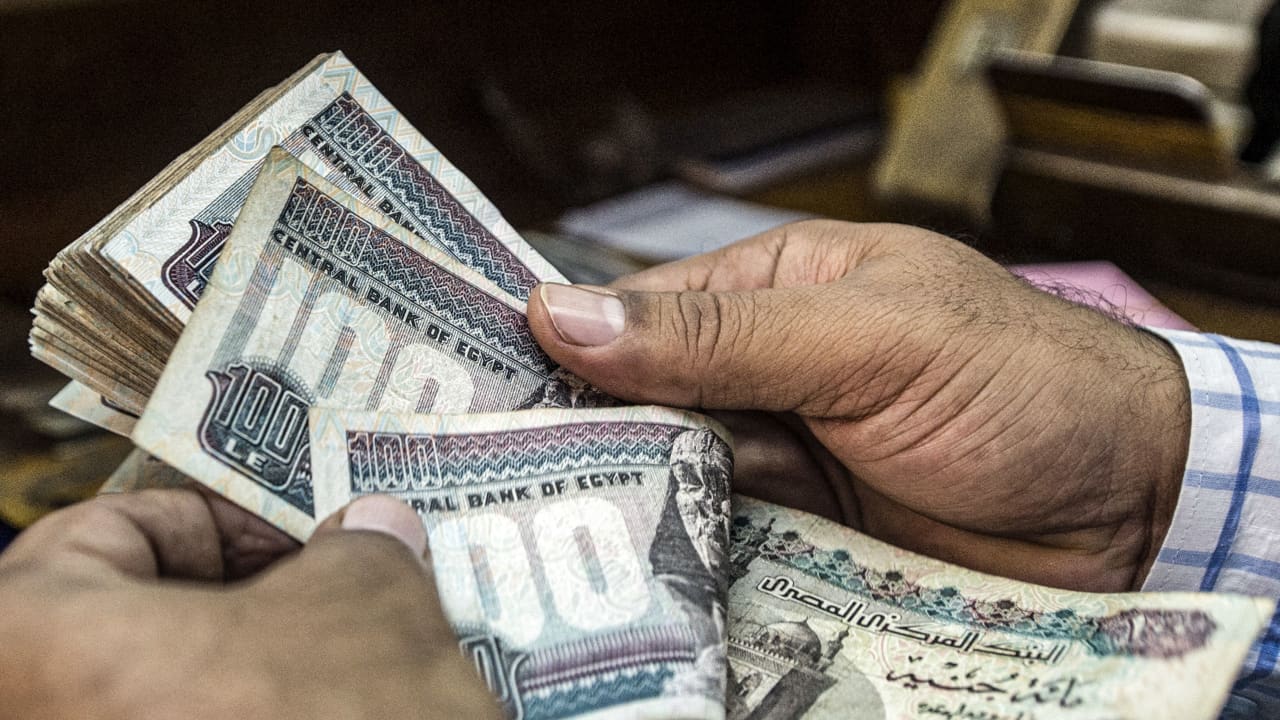 مصر.. ارتفاع عجز الموازنة في أول شهرين من السنة المالية.. وخبيران يعلقان