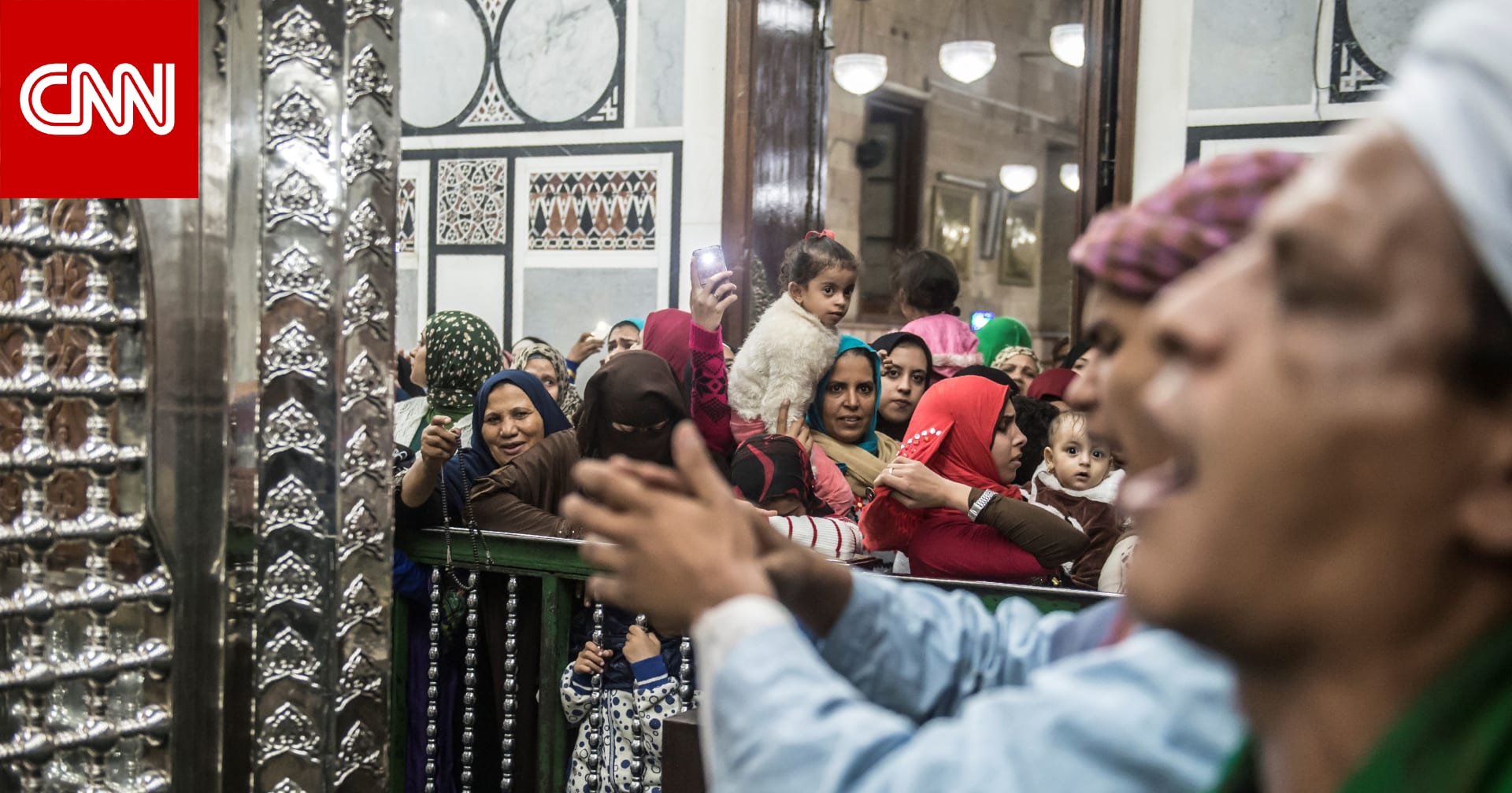 وزارة الأوقاف المصرية تنشر توضيحا حول الجدل الدائر بالتبرك والتوسل بالصالحين.. ما رأي ابن باز؟