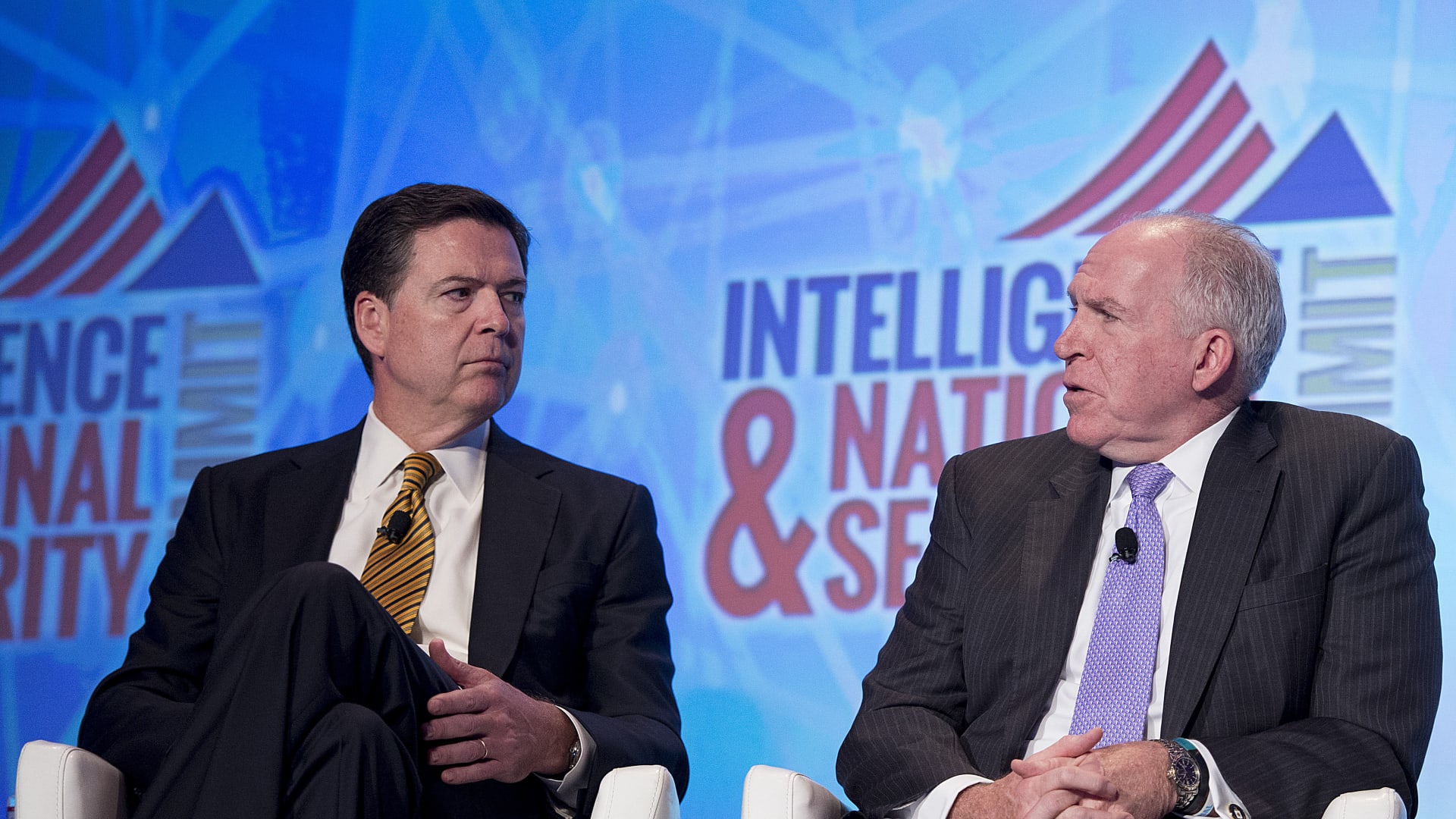 ماذا نعرف عن التحقيق مع مديري FBI و CIA السابقين بسبب "روسيا وترامب"؟