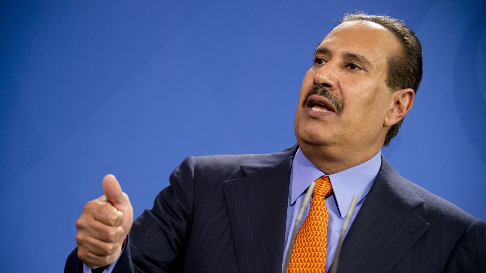 حمد بن جاسم يتهم دولة عربية وإسرائيل بالتسبب بأحداث السودان