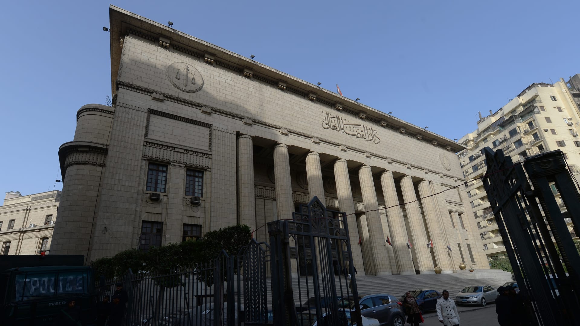 السجن 3 سنوات لرجل الأعمال المصري محمد الأمين بعد إدانته بالاتجار بالبشر وهتك عرض يتيمات