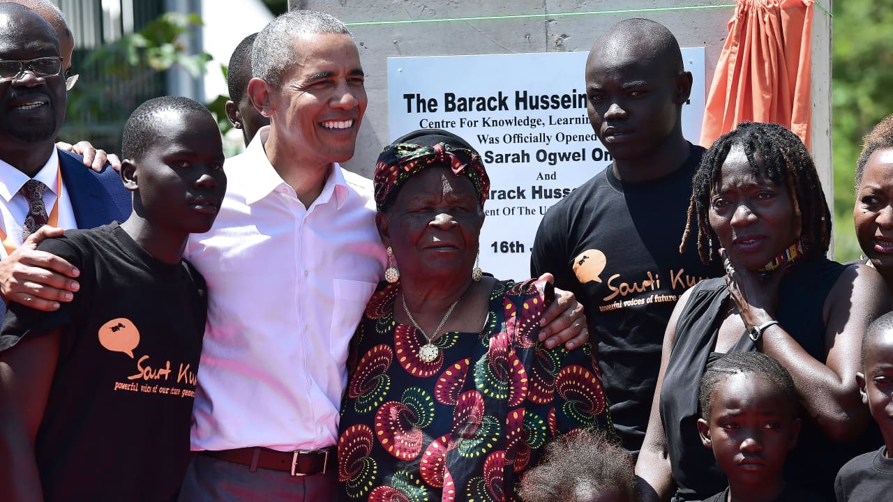 أخت أوباما غير الشقيقة تتعرض للغاز المسيل للدموع أثناء حديثها إلى CNN وسط احتجاجات في كينيا