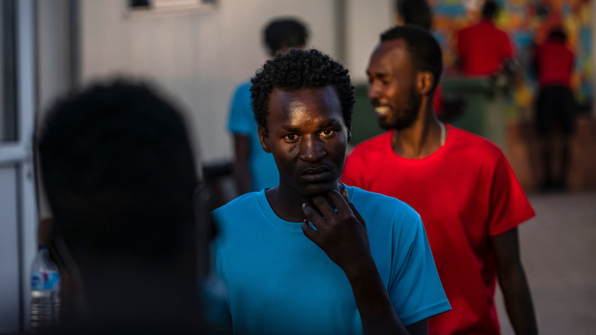 5000 مهاجر غير شرعي يسبحون من المغرب إلى جيب سبتة الإسباني
