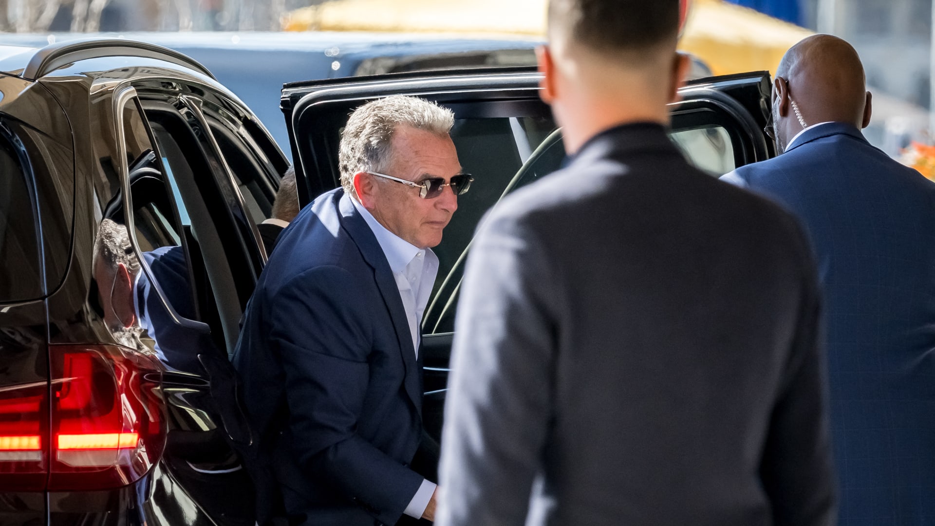 مسؤولون من إيران وسلطنة عُمان يعلقون على المفاوضات مع أمريكا