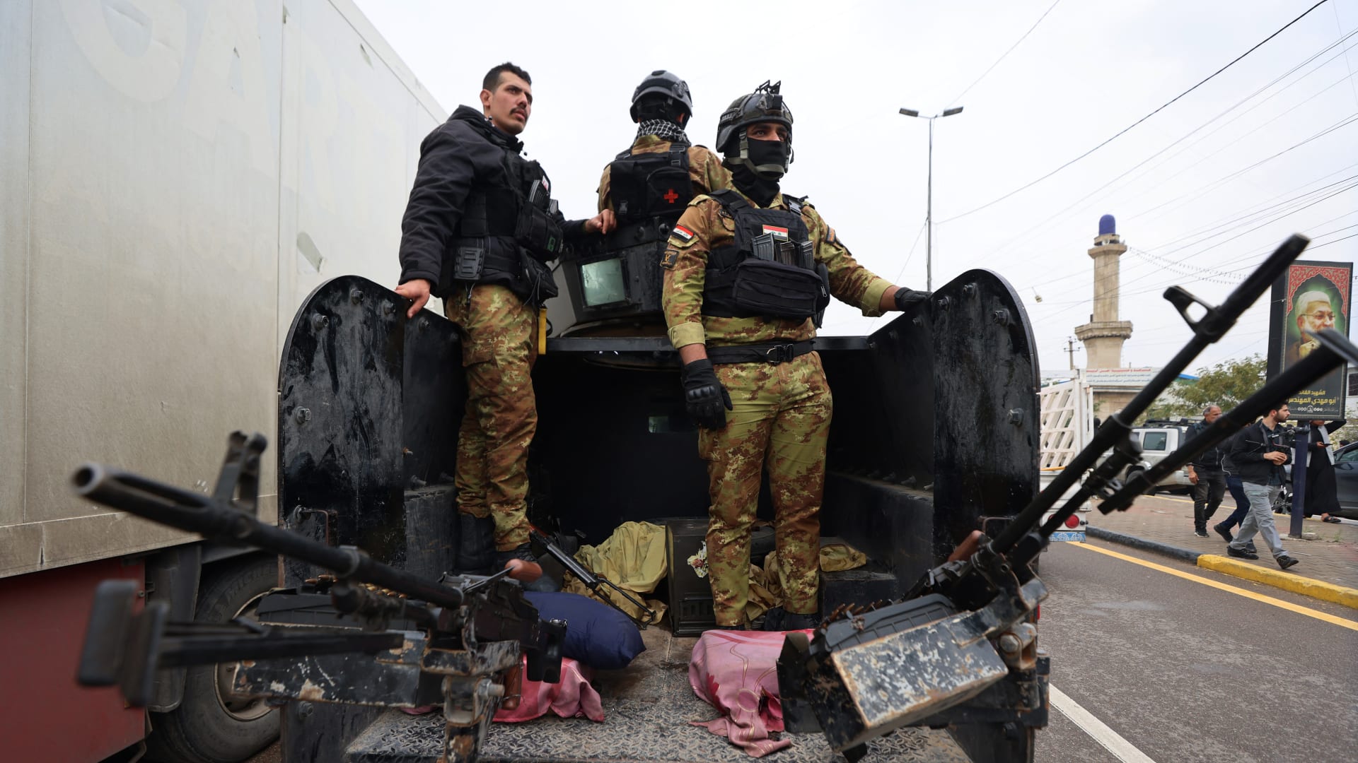 العراق يستدعي المبعوث الأمريكي بعد مقتل عسكريين في هجوم على عيادة عسكرية