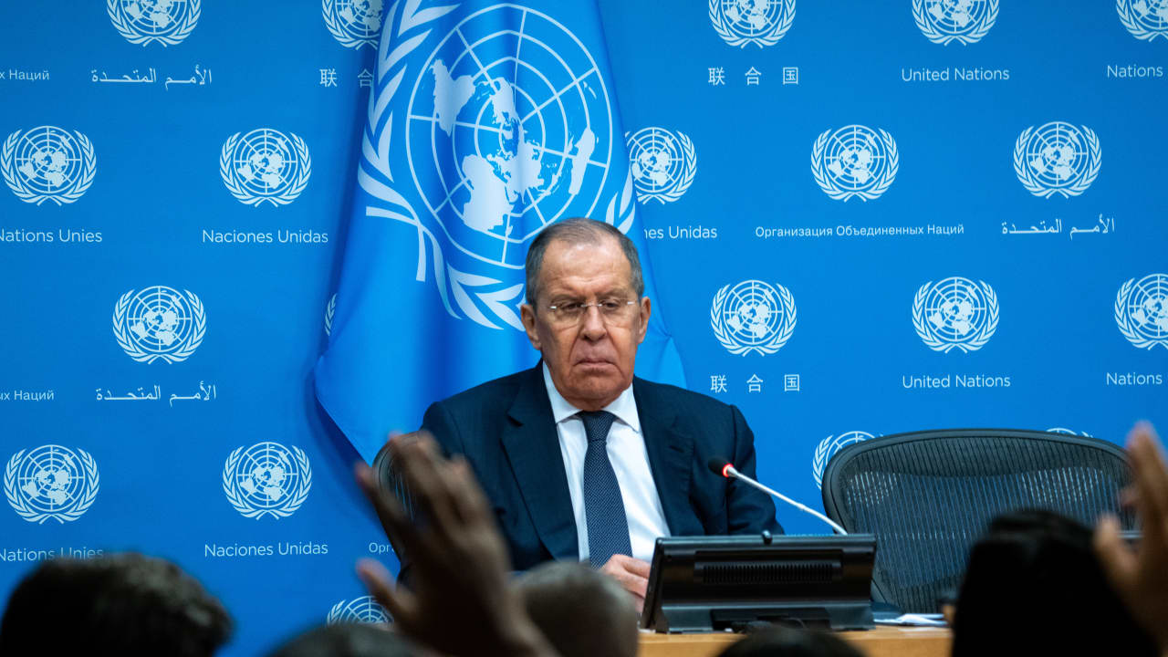 وزير الخارجية الروسي عن الولايات المتحدة: "إنهم في حالة حرب معنا بشكل مباشر"