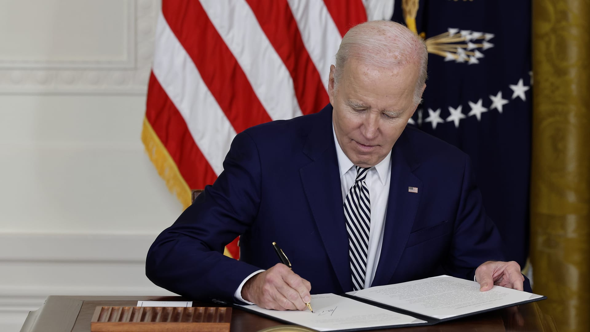 بايدن يمنح الفلسطينيين في أمريكا "حماية مؤقتة" من الترحيل