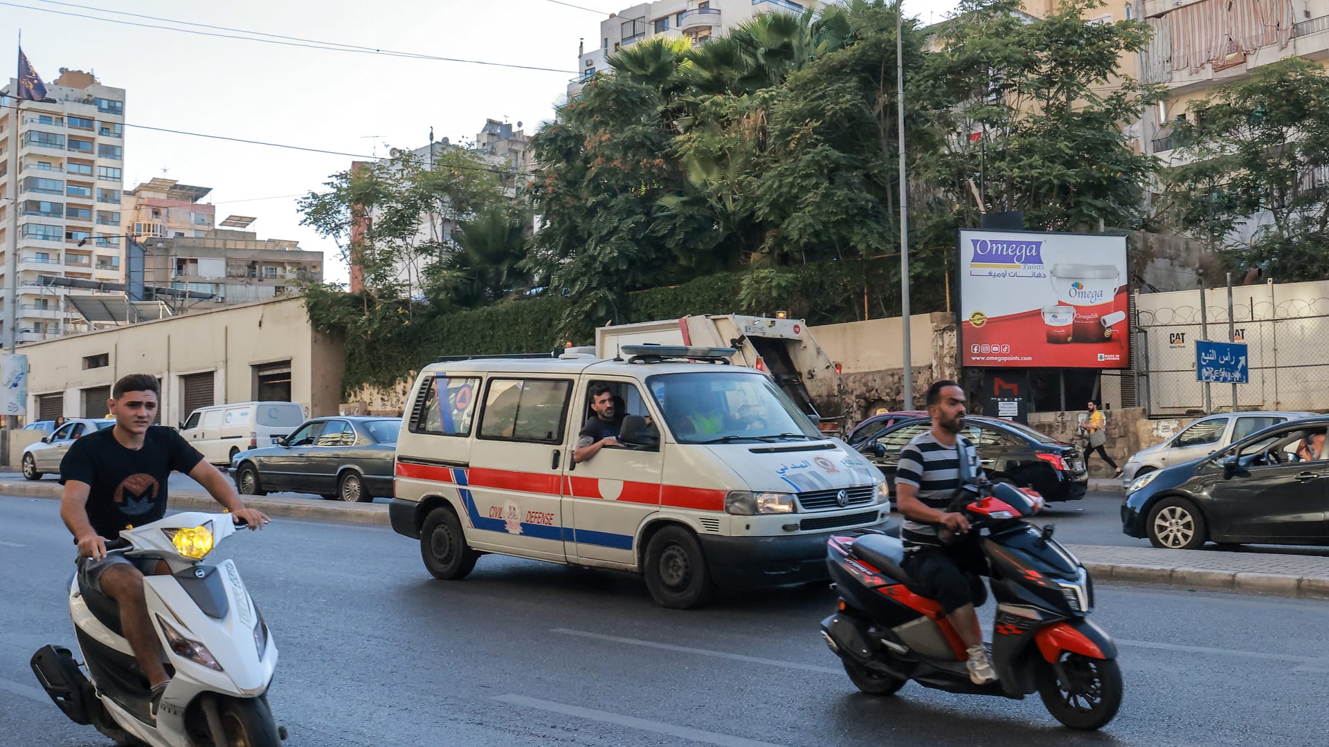 وسائل إعلام اللبنانية تقول إن أجهزة "بيجر" تابعة لأعضاء حزب الله انفجرت منذ فترة قصيرة.