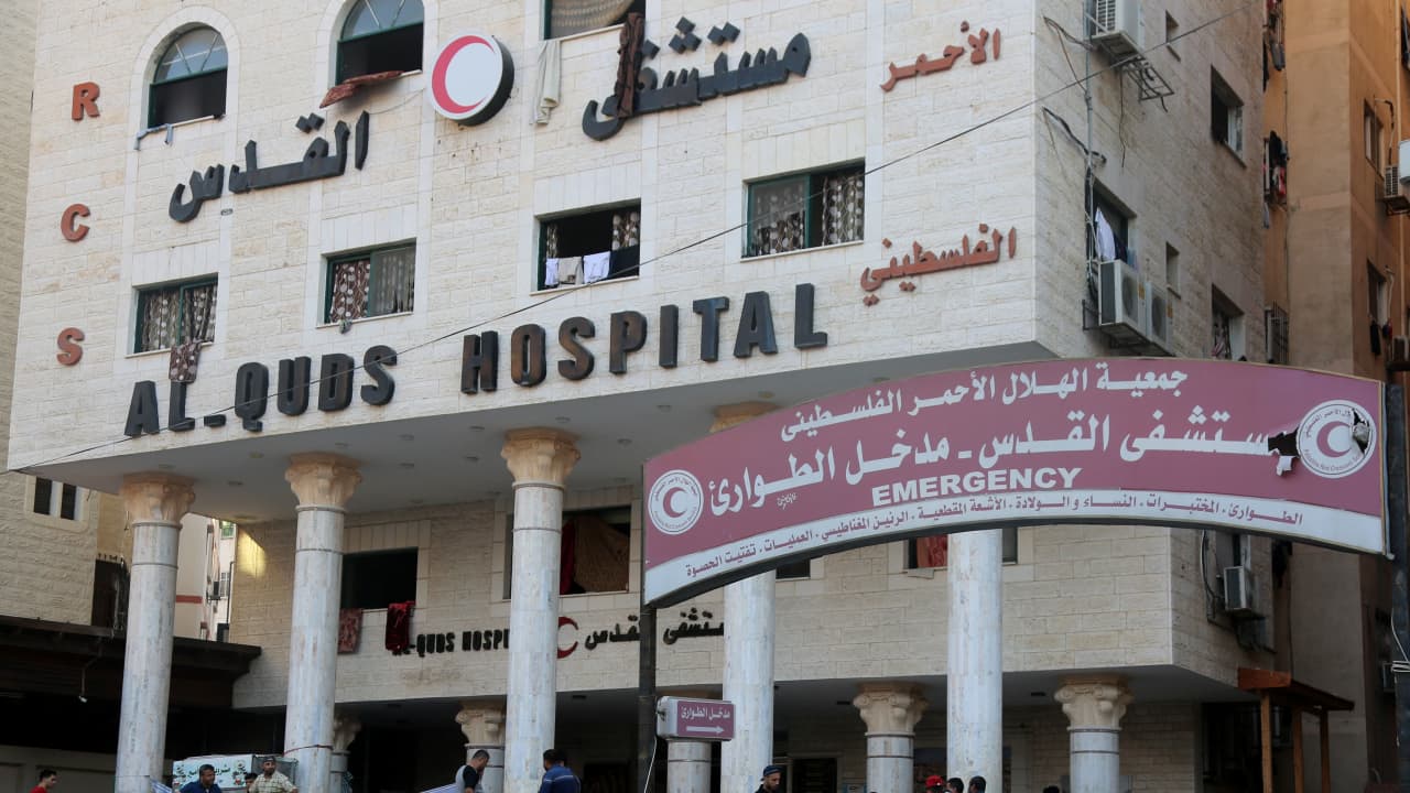 الهلال الأحمر الفلسطيني: إطلاق نار وانفجارات عنيفة بجوار مستشفى القدس في غزة