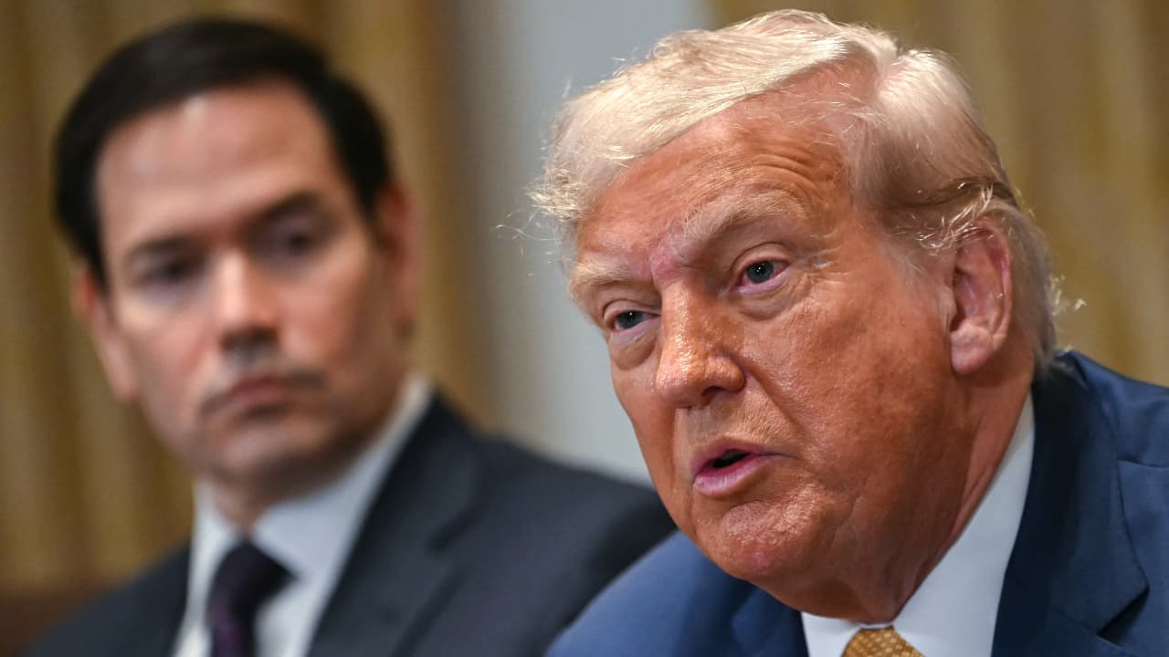 "أغرب شيء رأيته".. دبلوماسيون أمريكيون وأوروبيون ينتقدون طريقة ترامب في إدارة أزمة إيران