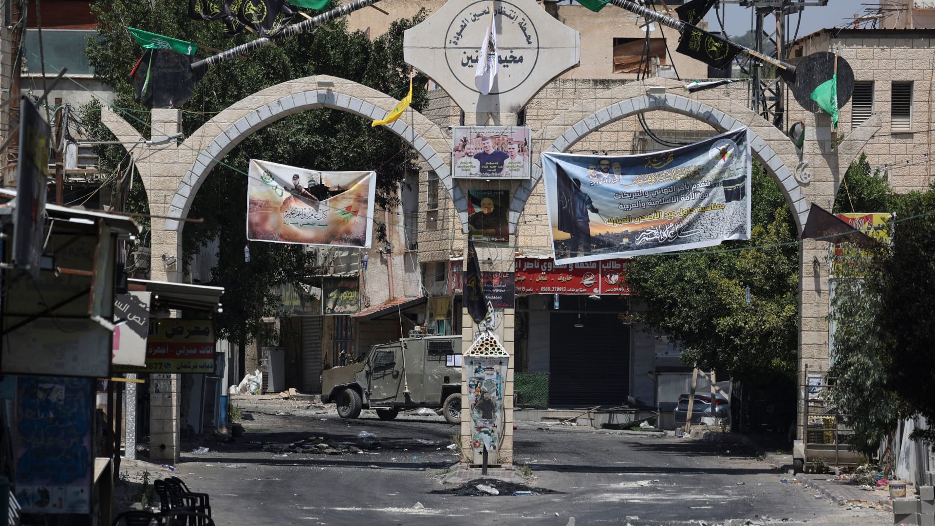 غارات جوية وجرافات إسرائيلية تمزق شوارع جنين.. وعوائل تغادر مخيم اللاجئين