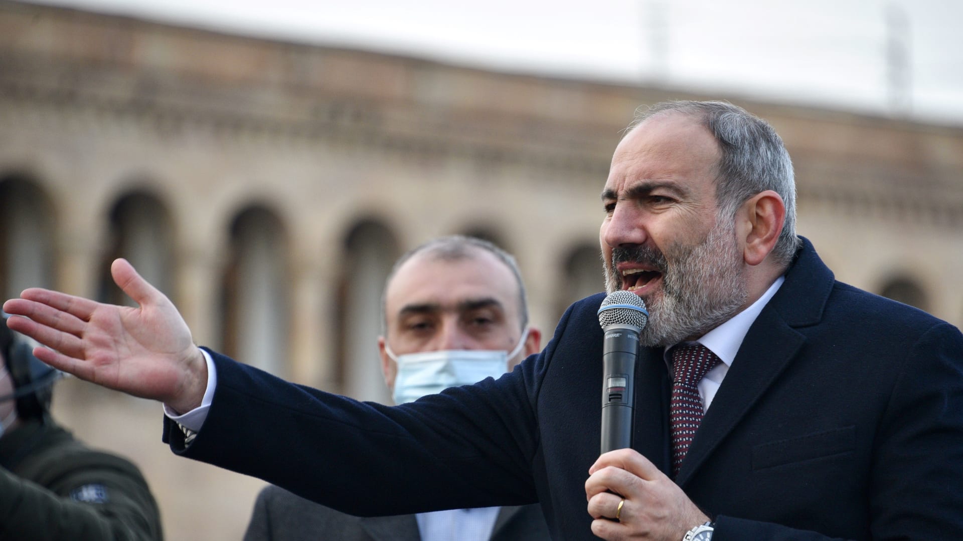 الجيش الأرميني يطالب رئيس الحكومة بالاستقالة.. وباشينيان: محاولة "انقلاب عسكري"