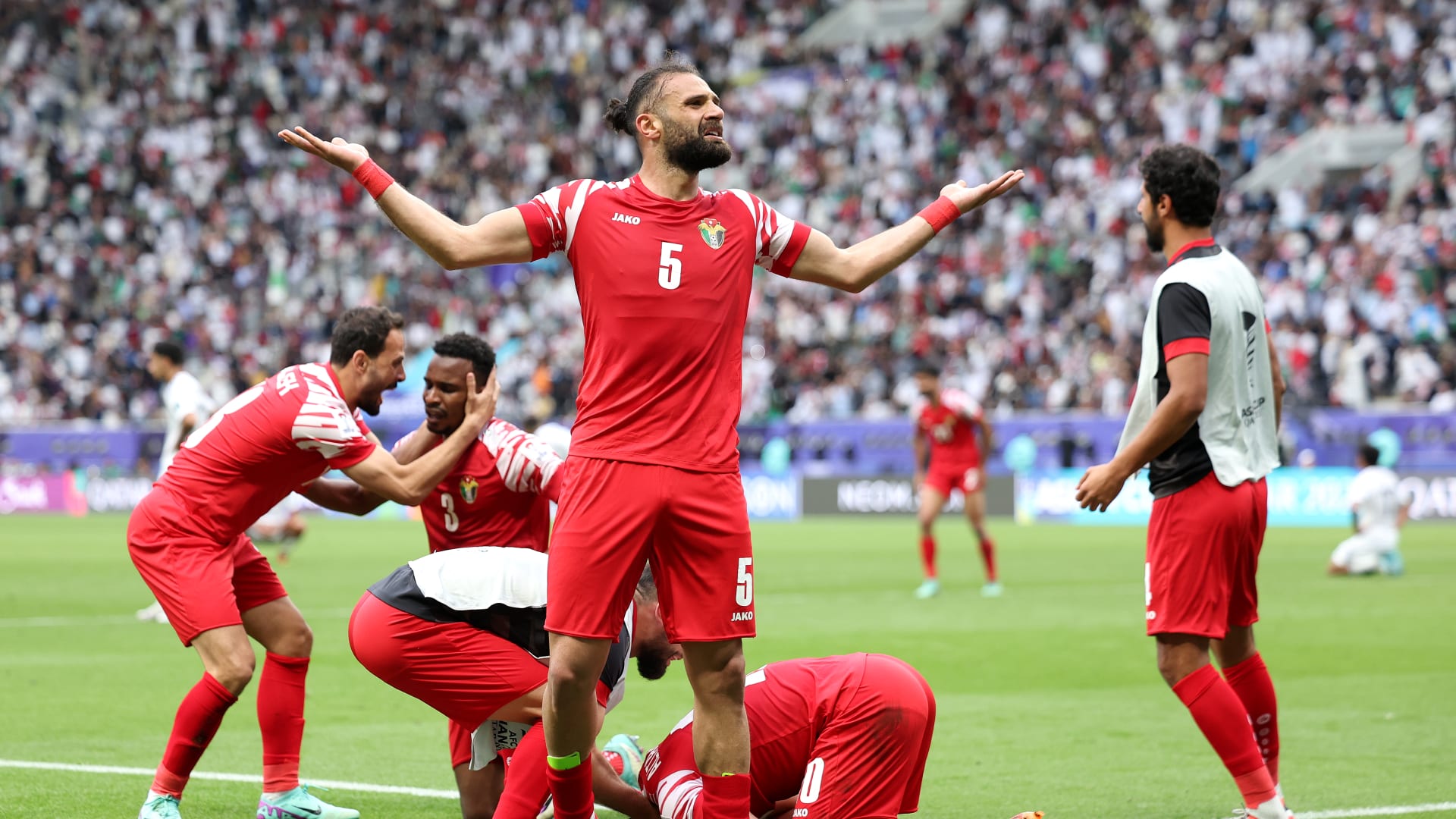 "مباراة وأداء للتاريخ".. هذا ما قاله ولي العهد الأردني عن فوز منتخب بلاده على العراق